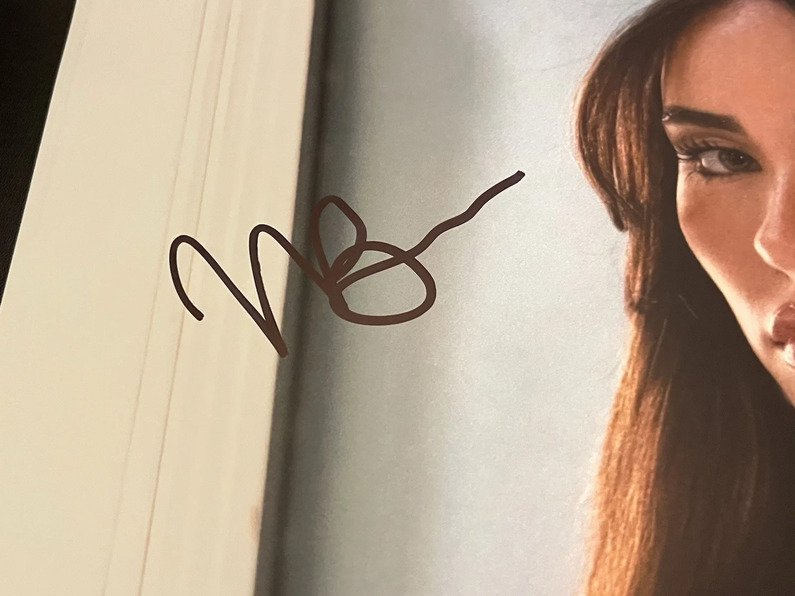 MADISON BEER SIGNED SILENCE BETWEEN SONGS ART CARD + VINYL RECORD 12" AUTO COA, изображение 3