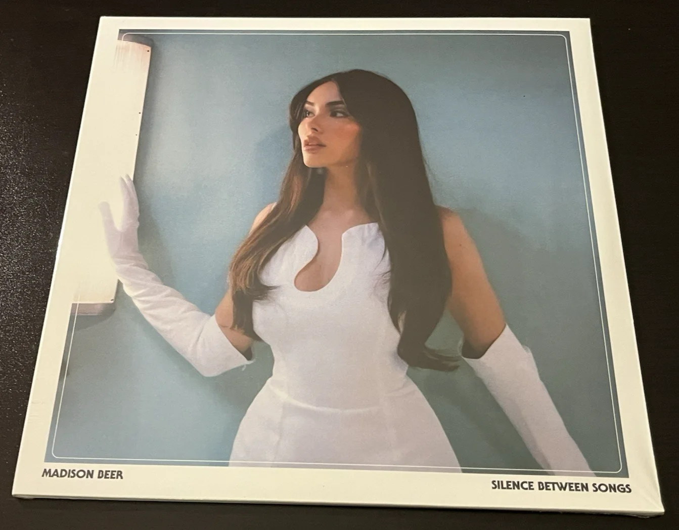 MADISON BEER SIGNED SILENCE BETWEEN SONGS ART CARD + VINYL RECORD 12" AUTO COA, изображение 4