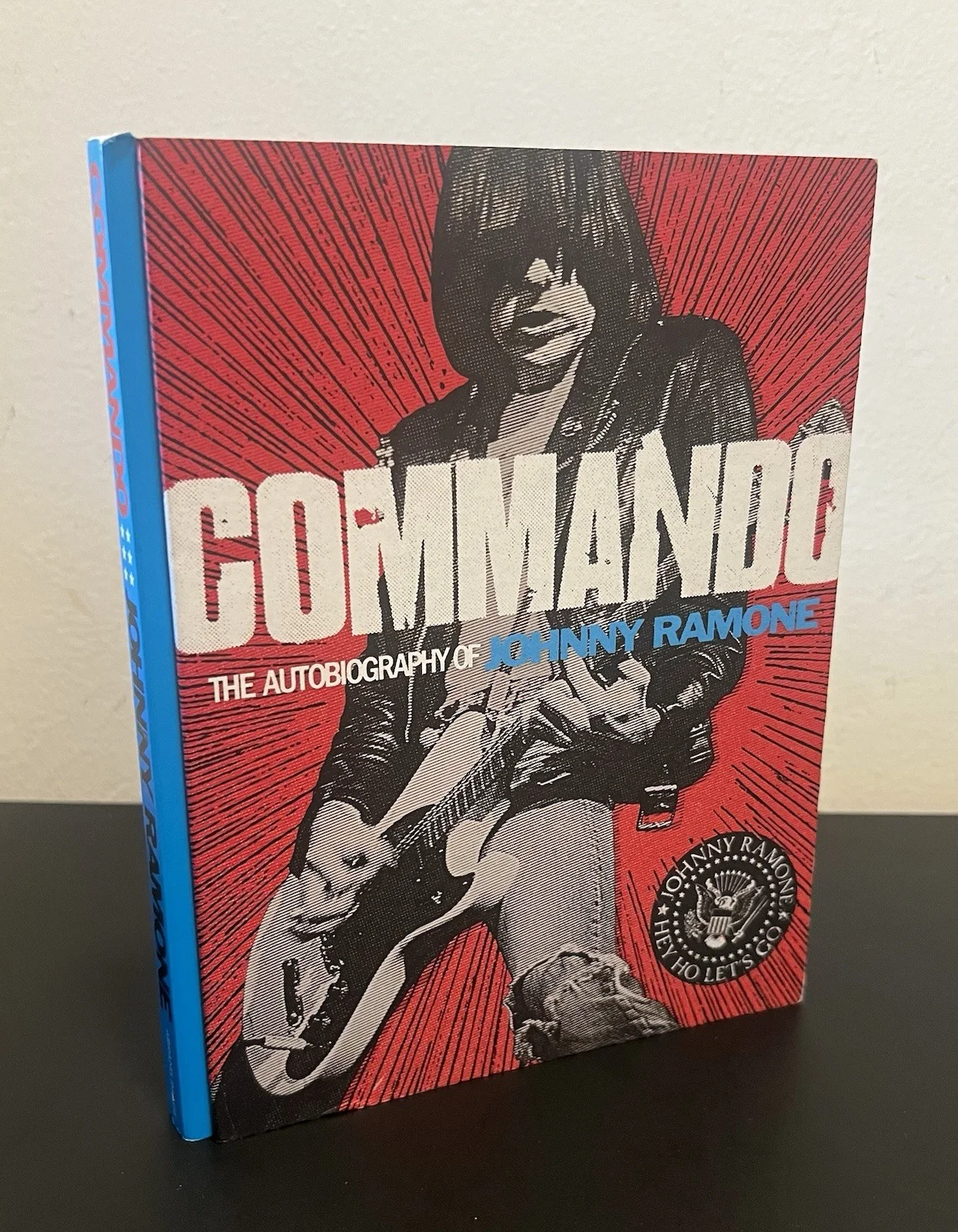 Linda Ramone — Linda Ramone Signed Commando The Autobiography of Johnny Ramone Book w/ Tote Bag, image 3