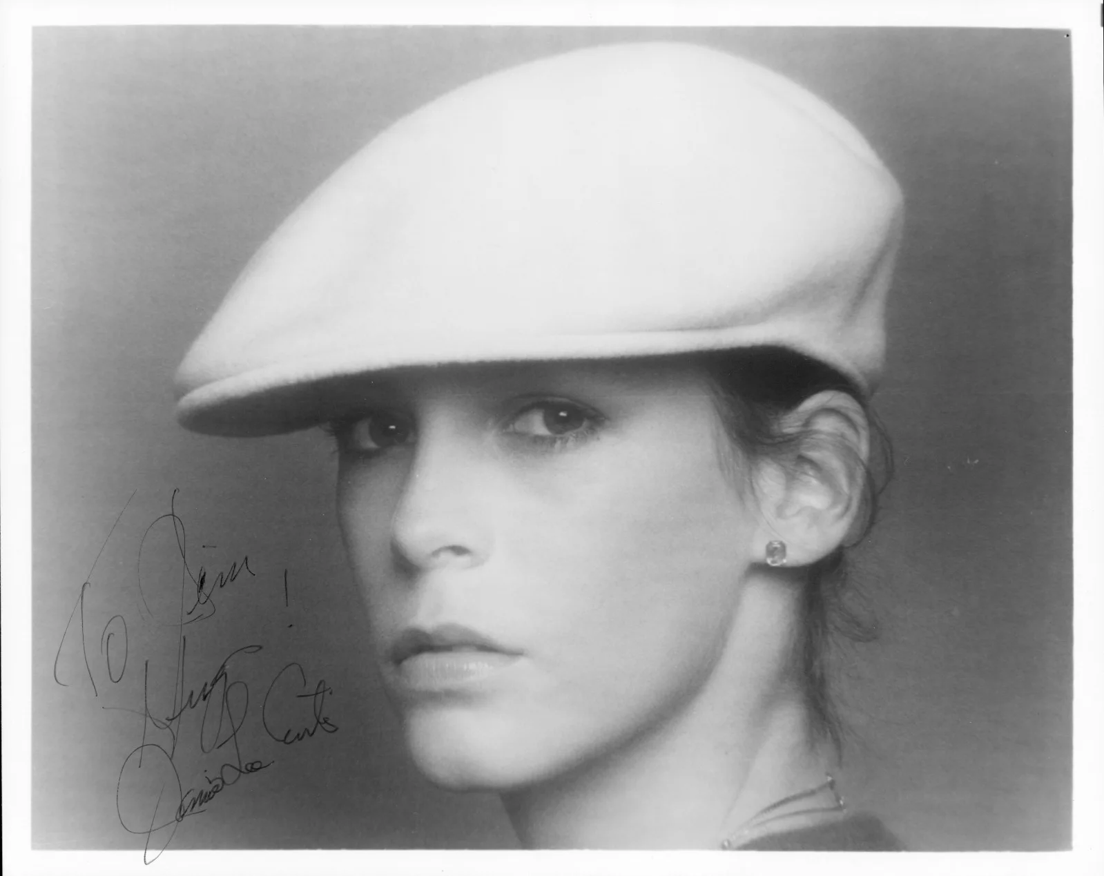 JAMIE LEE CURTIS — JAMIE LEE CURTIS SIGNED Autograph Photo 8x10 Halloween True Lies Vintage rare