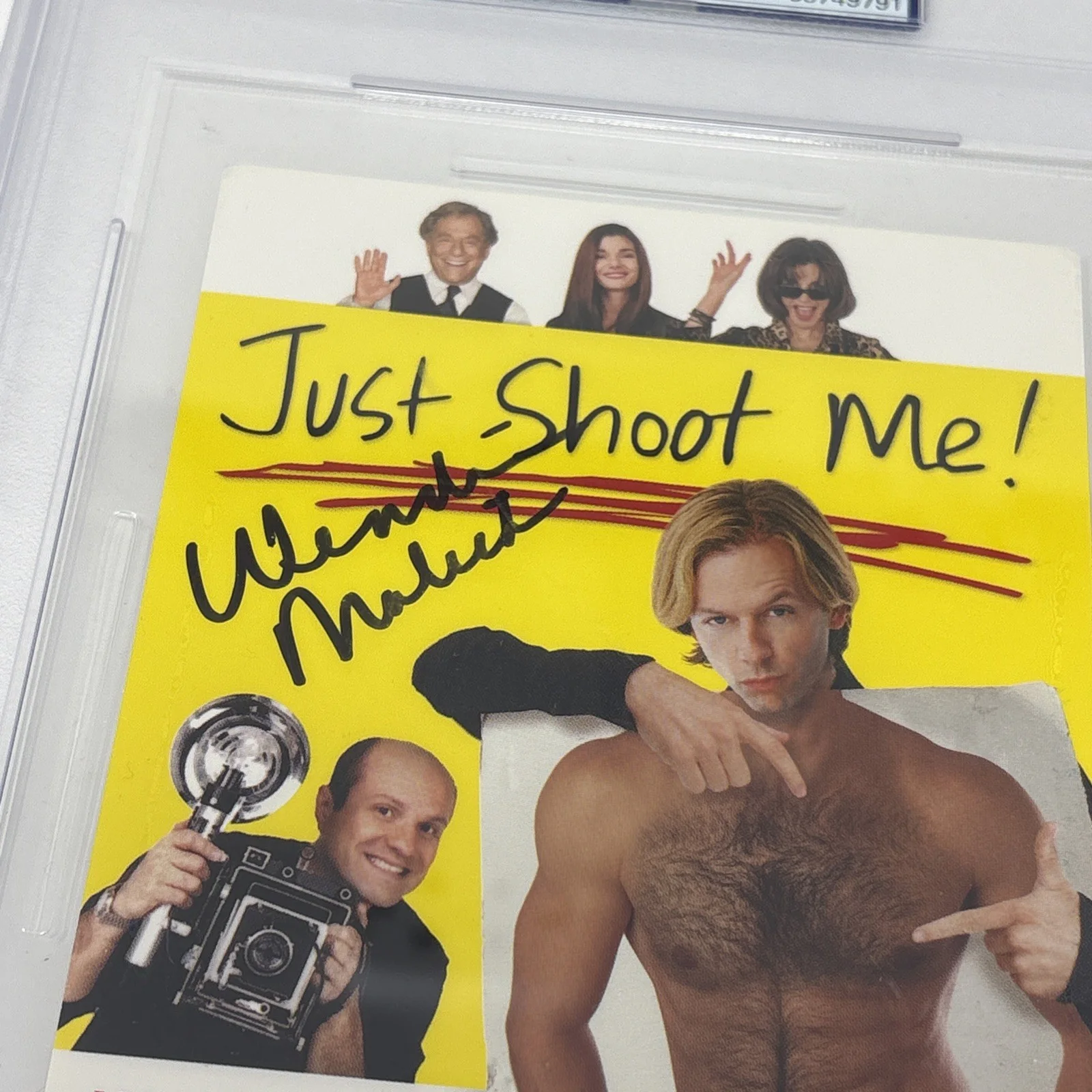 Wendy Malick DBL Signed 2001 JUST SHOOT ME YOUNG DAVID SPADE POSTCARD PSA DNA, image 2