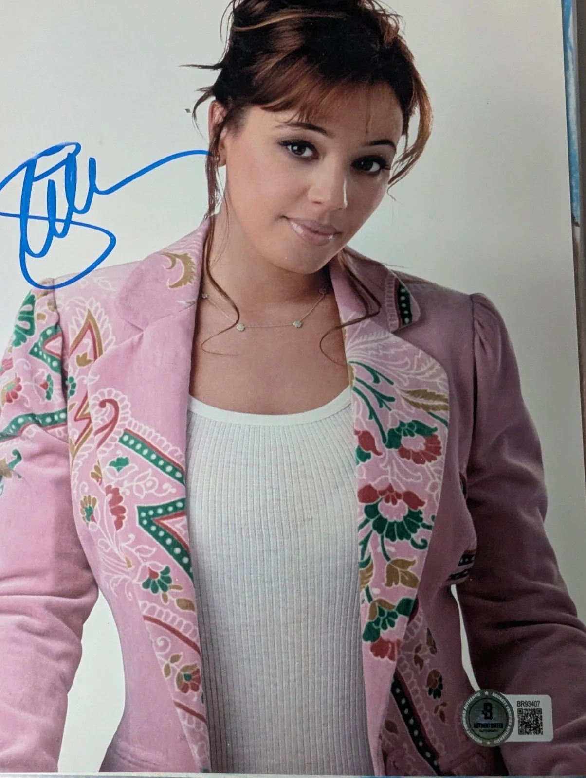 Leah Remini — Leah Remini autographed signed sexy King of Queens 8x10 photo Beckett C.O.A.