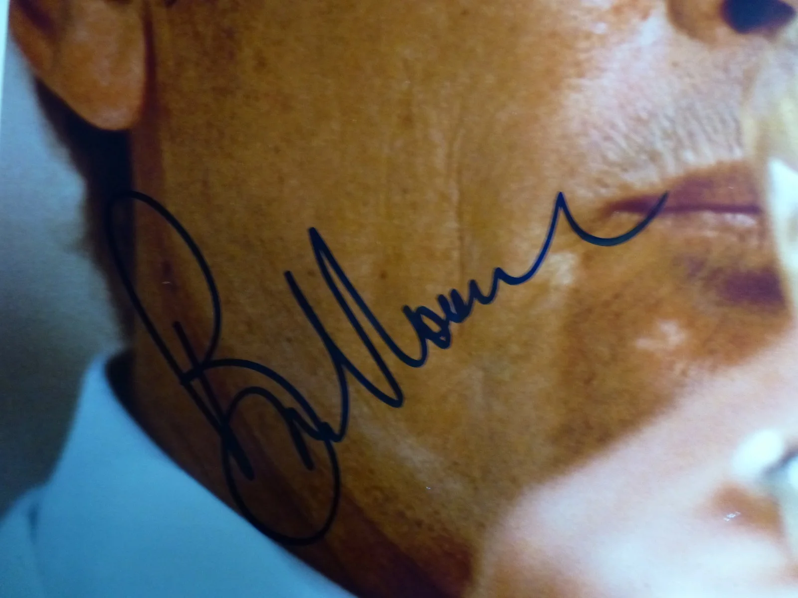 ROGER MOORE — ROGER MOORE - JAMES BOND 007 - SIGNED AUTOGRAPHED - 8X10 PHOTO, image 2