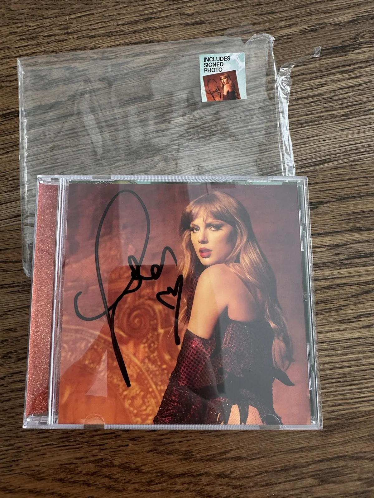 Rare MEDIUM LONG Taylor Swift Signed The Life Of A Showgirl CD Photo 3, изображение 2