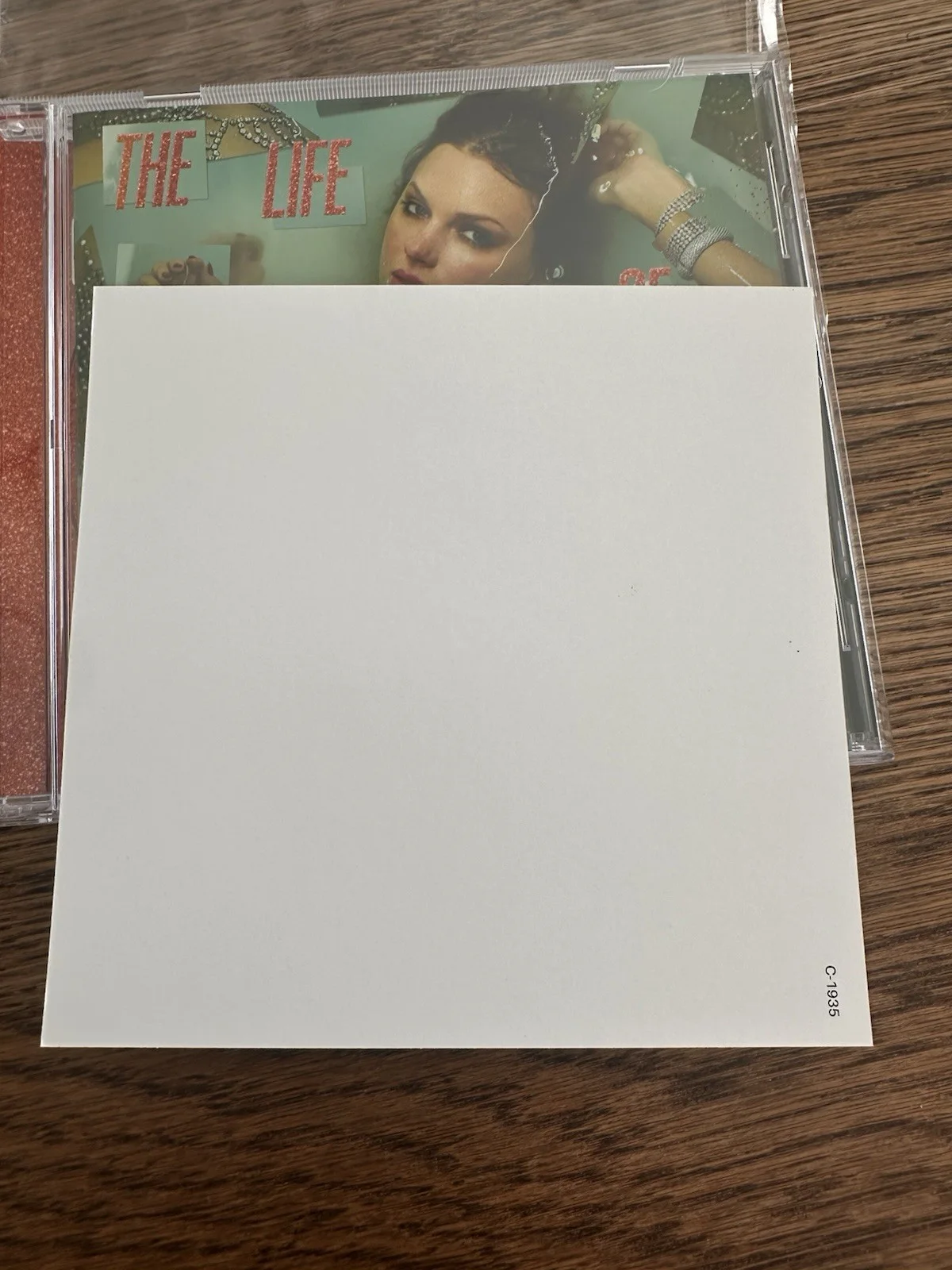 Rare MEDIUM LONG Taylor Swift Signed The Life Of A Showgirl CD Photo 3, изображение 4