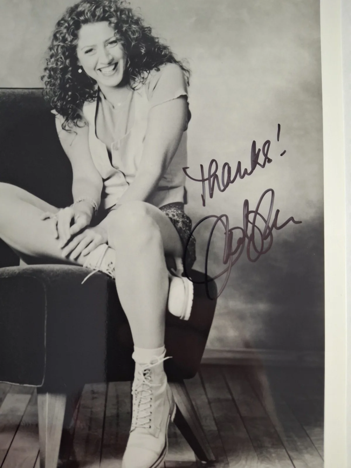 Joely Fisher — JOELY FISHER - " PAIGE CLARK " ELLEN - T.V. SHOW SIGNED 8x10 B&W Photo W/PROOF, изображение 3