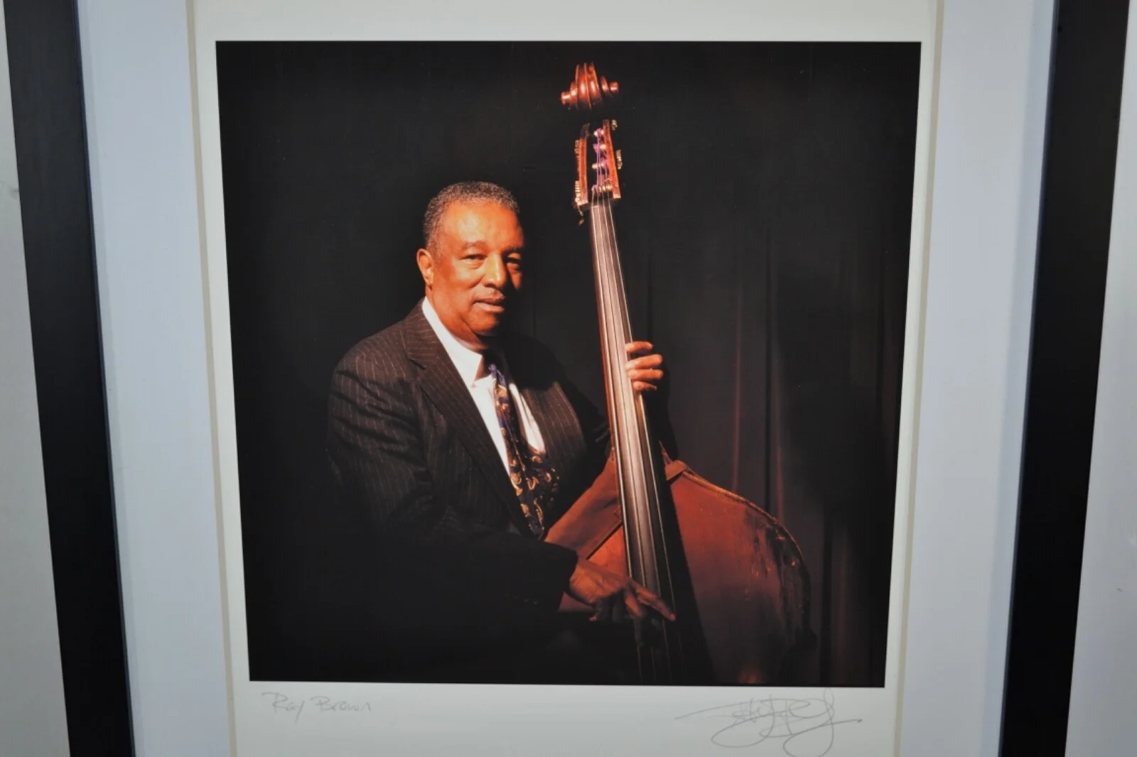 Ray Brown Trio Bass Jazz Bassics Framed Photo *Signed Autograph Jay Blakesberg*, изображение 2