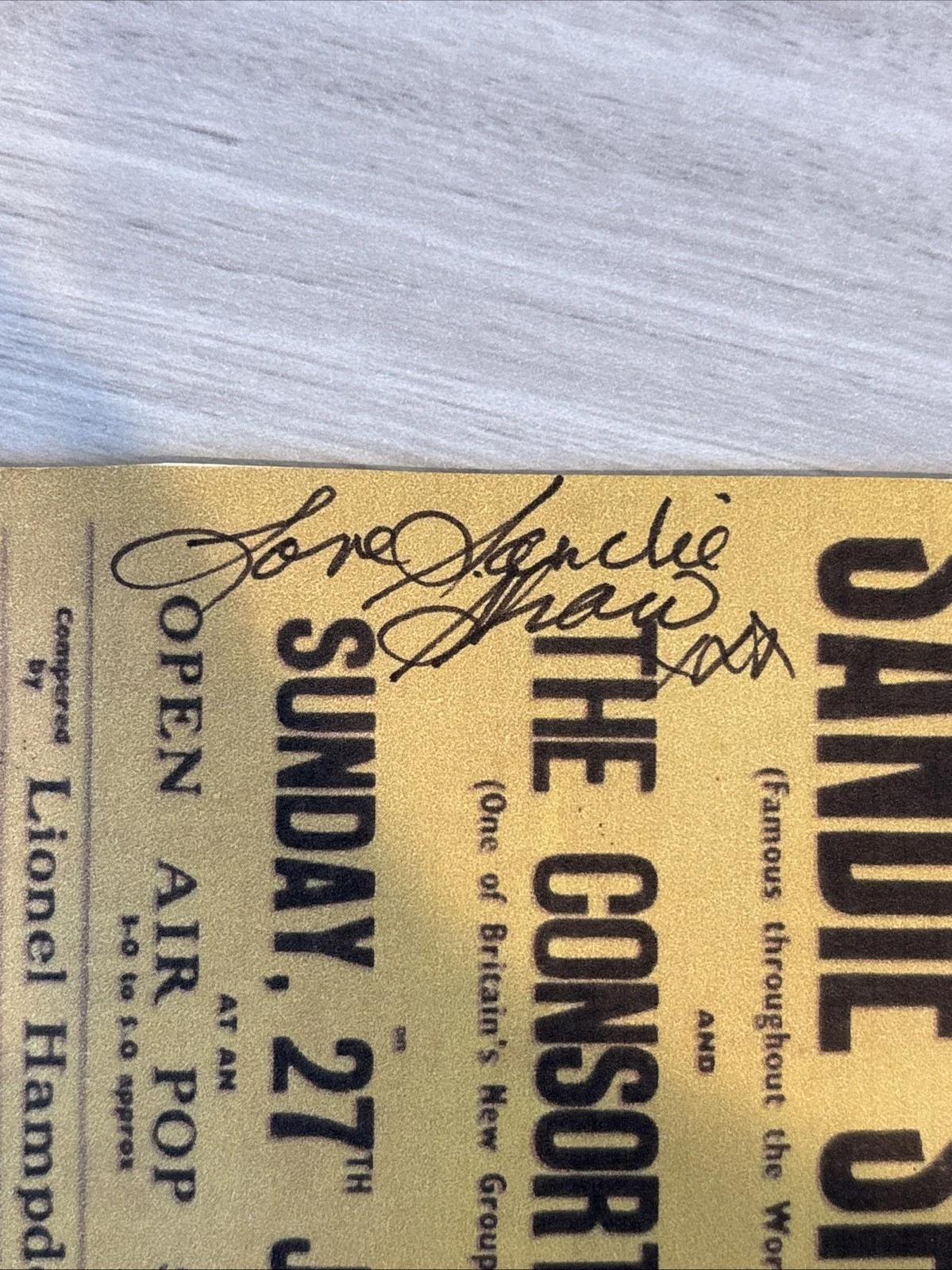 SANDIE SHAW SIGNED PHOTOGRAPH, image 2
