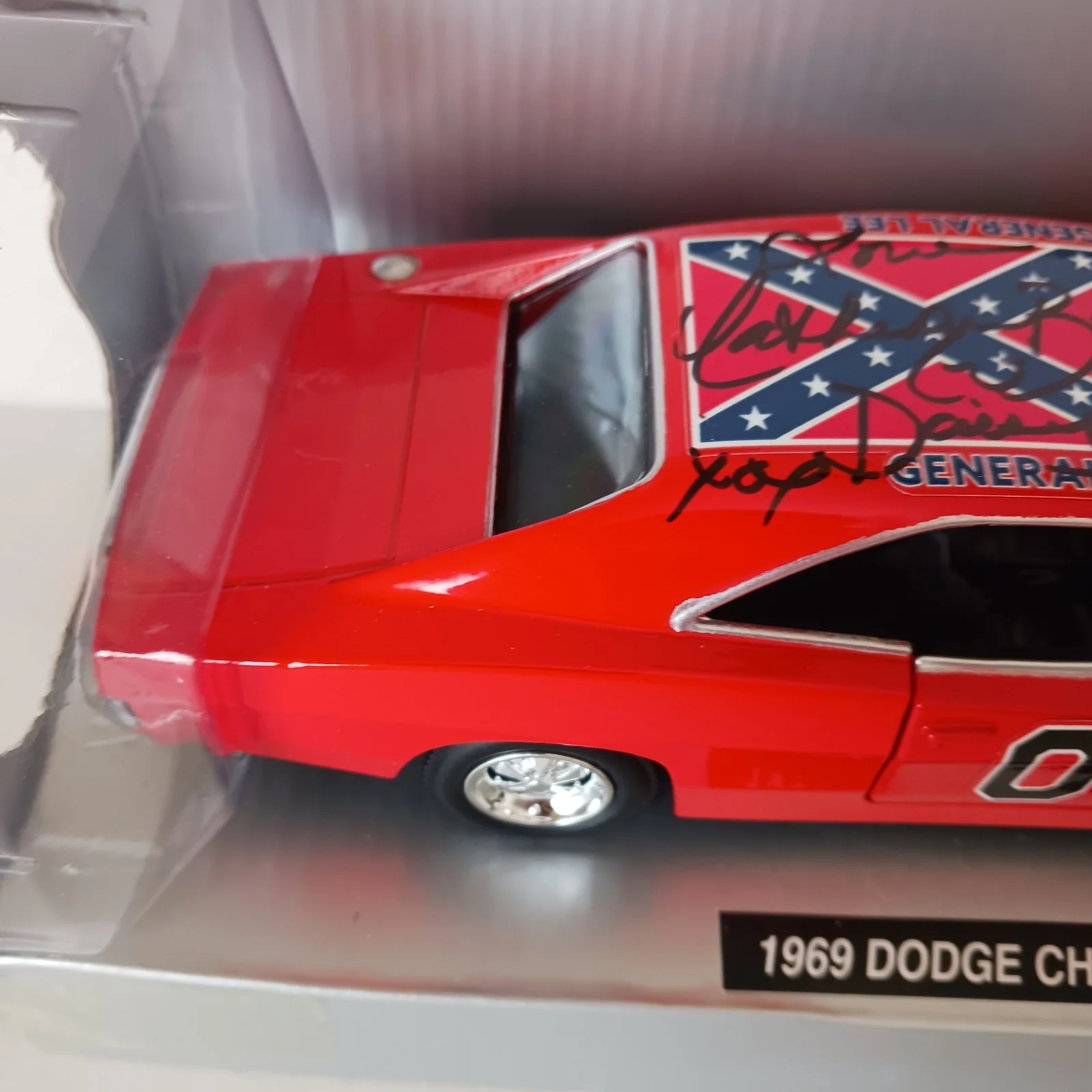 catherine bach — Catherine Bach signed Autograph Dukes of Hazzard Cooters Garage Diecast Car, изображение 4
