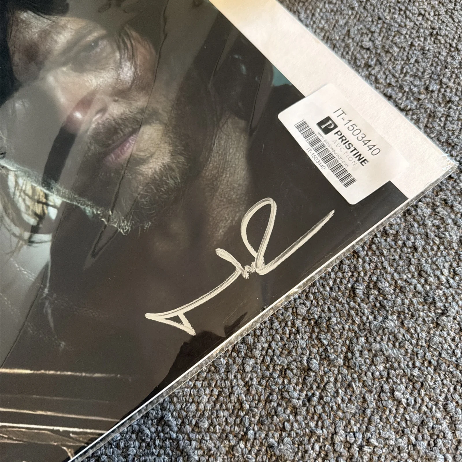 NORMAN REEDUS SIGNED 8x10 PHOTO, image 2