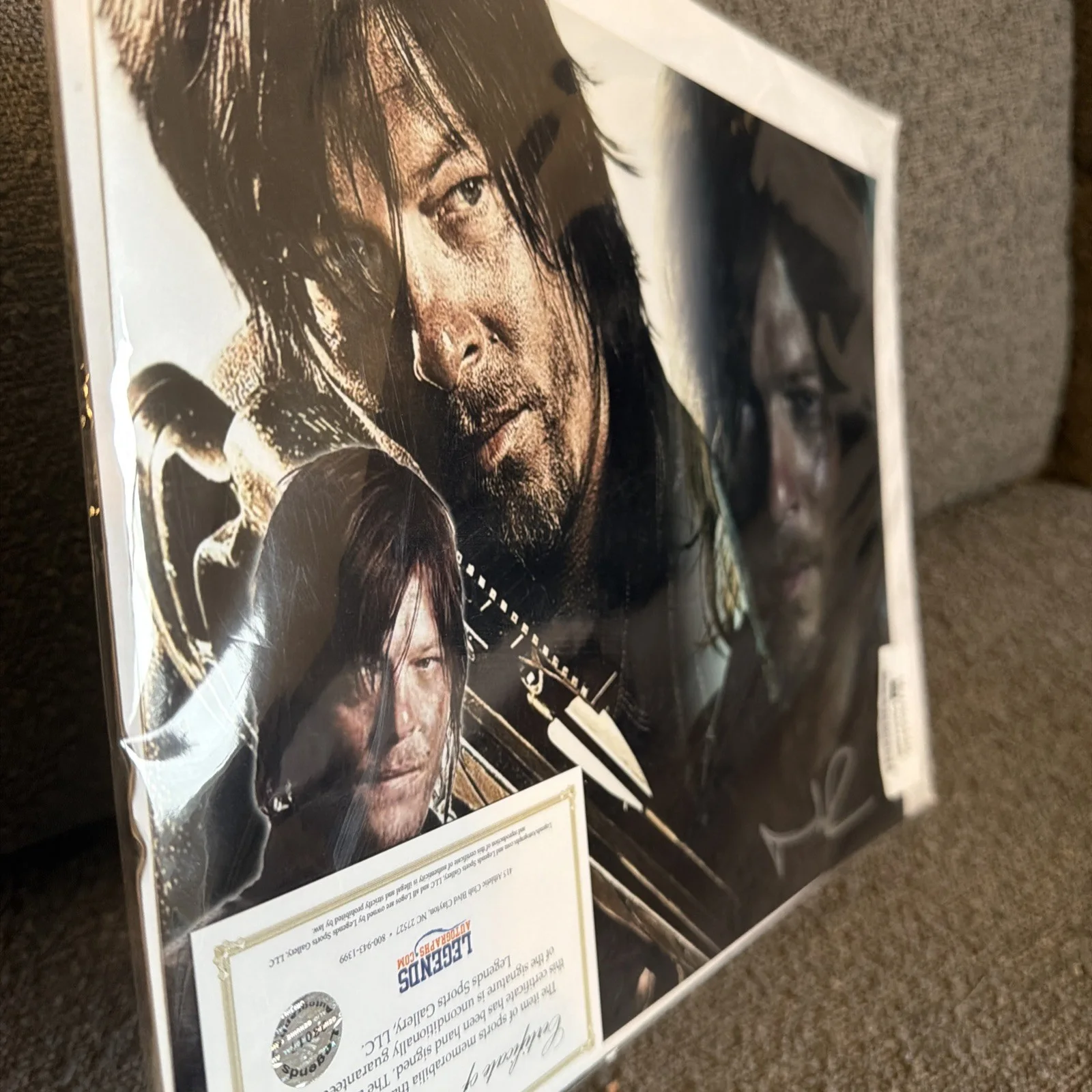 NORMAN REEDUS SIGNED 8x10 PHOTO, image 5