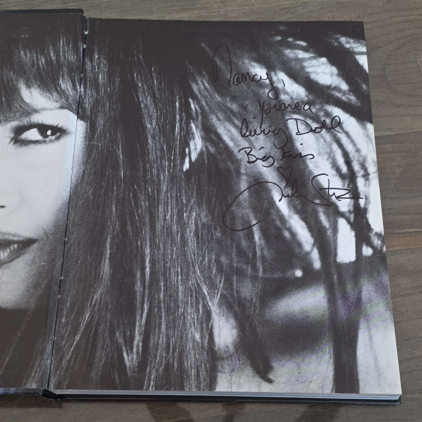 Julie Strain — Julie Strain's Greatest Hits Autographed SIGNED Hardcover Book, изображение 3