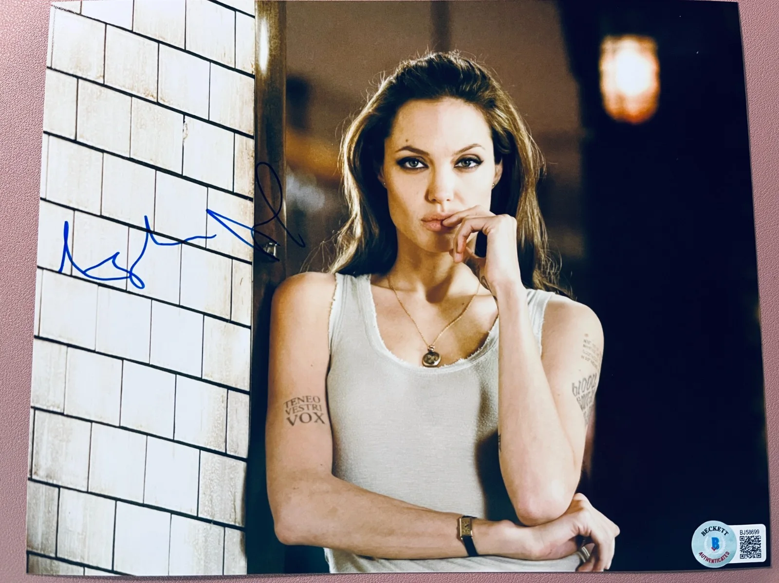 Angelina Jolie — Angelina Jolie SIGNED (BAS) •8 x 10 Color Autographed Photograph BECKETT CERT
