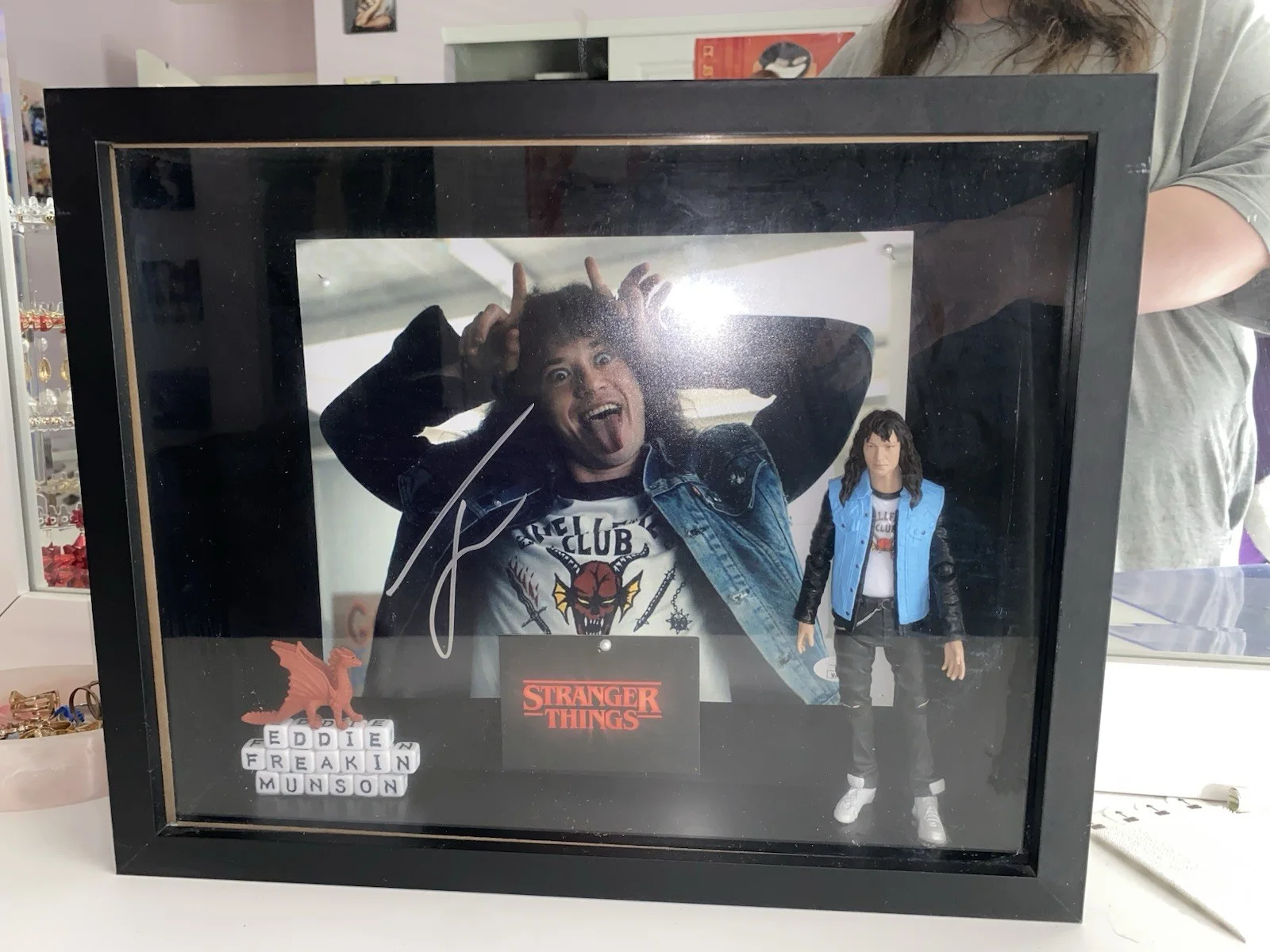 Joseph Quinn Eddie Munson Autograph Framed Print Action Figure Stranger Things, изображение 2