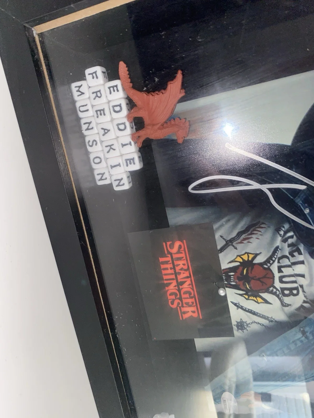 Joseph Quinn Eddie Munson Autograph Framed Print Action Figure Stranger Things, изображение 5