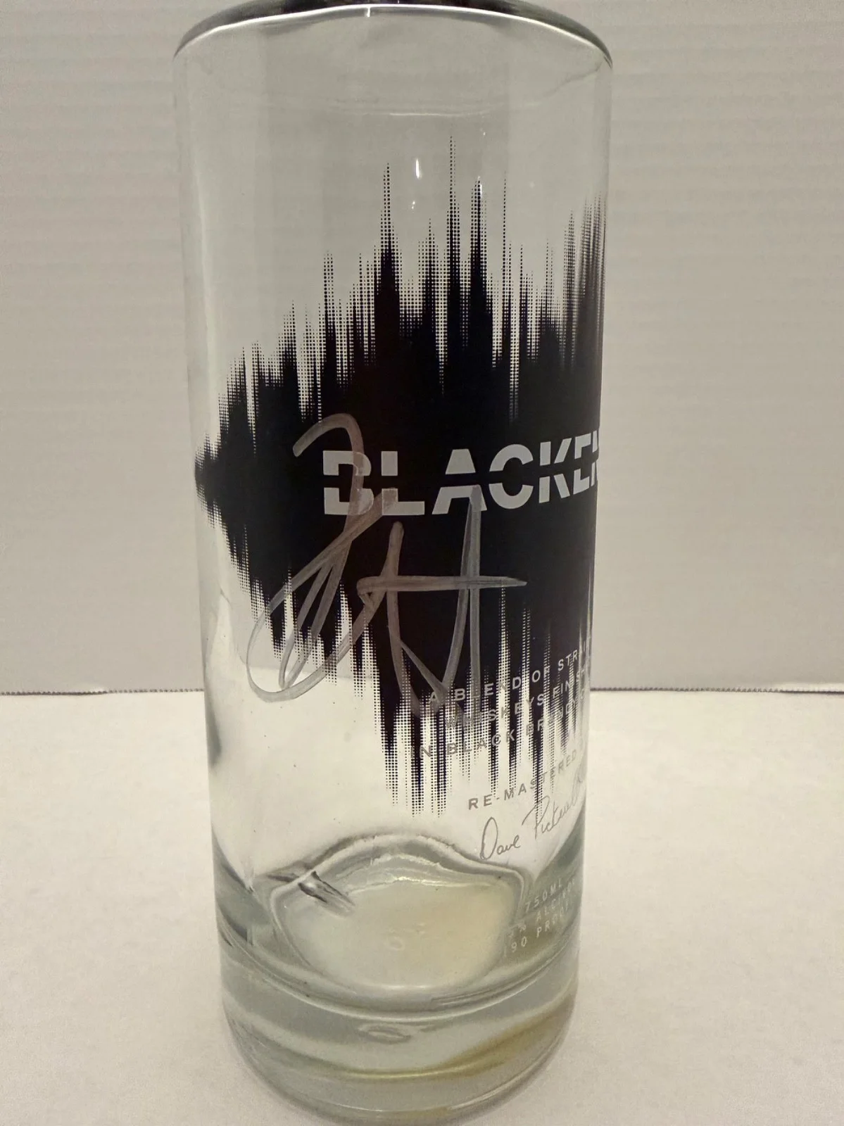 Metallica Blackened bottle autographed by Rob Trujillo & Kirk Hammett!, изображение 2