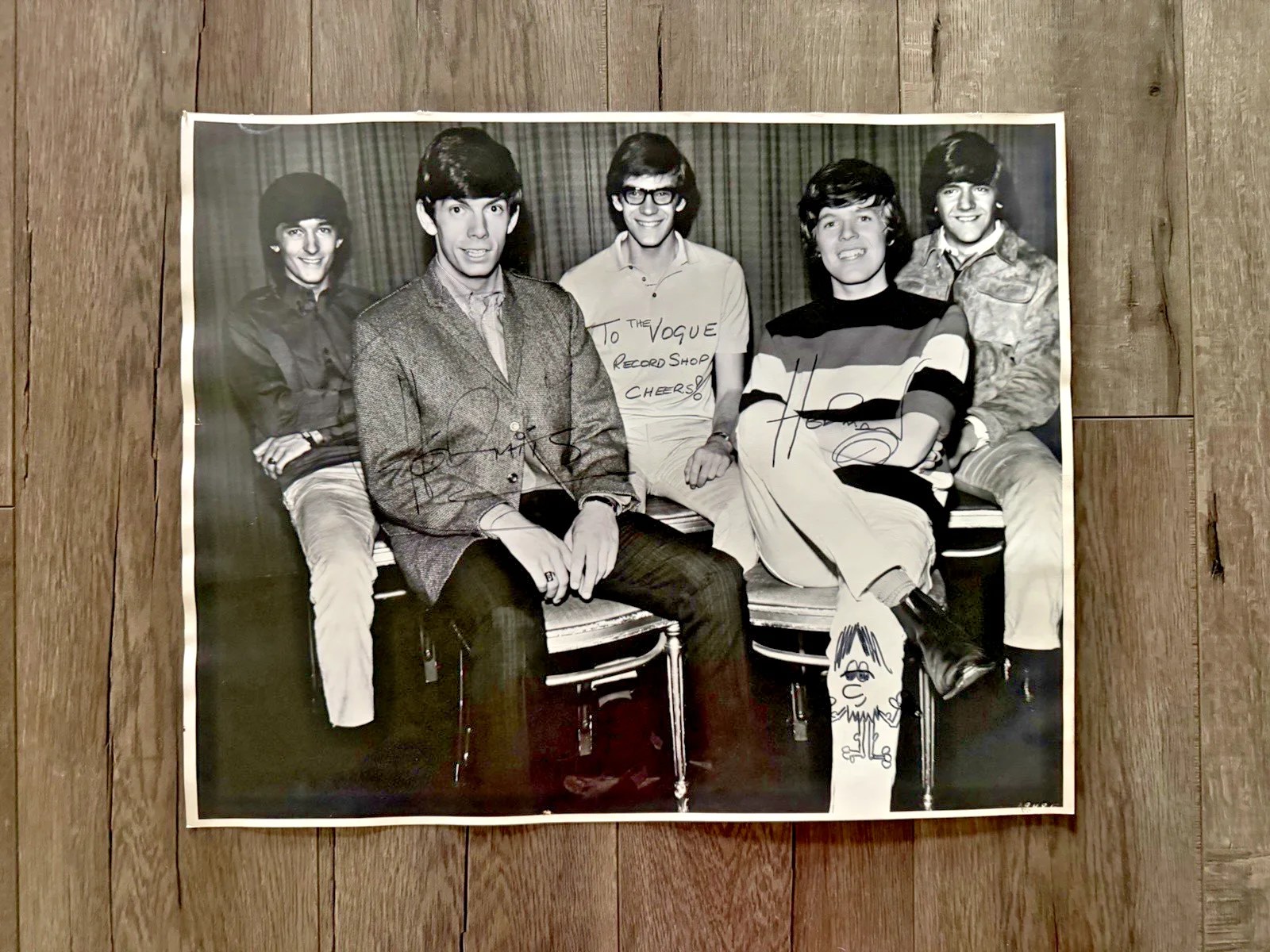 Rare c 1970 Herman’s Hermits Signed Photo /Vogue Record Shop Los Angeles 16 x 20, изображение 2