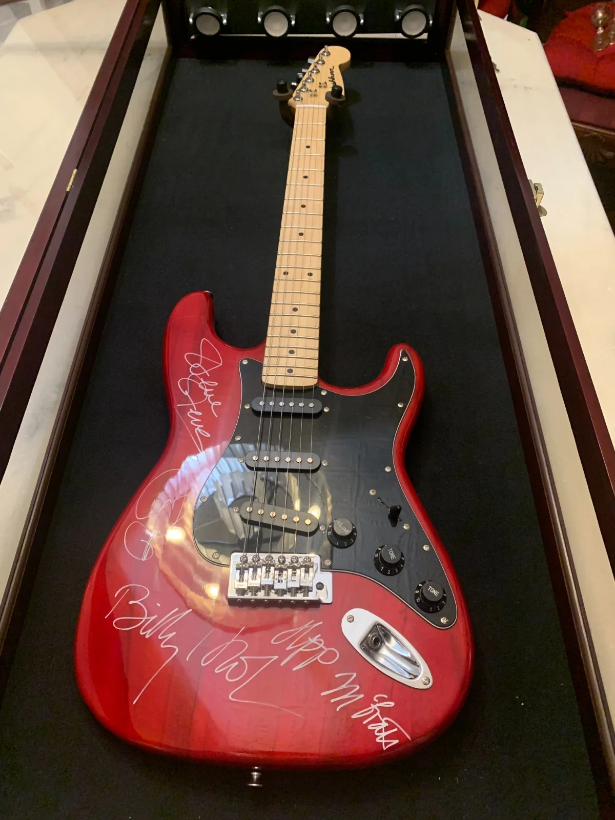 Billy Idol Washburn Red Electric Guitar 4 signatures signed by him and his band., image 3