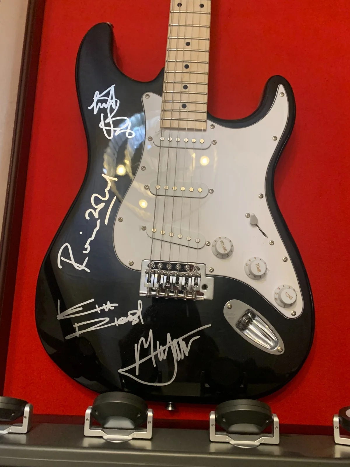 The Band — The Rolling Stones Band Signed Autograph Guitar (Rare) (Excellent Condition), изображение 5