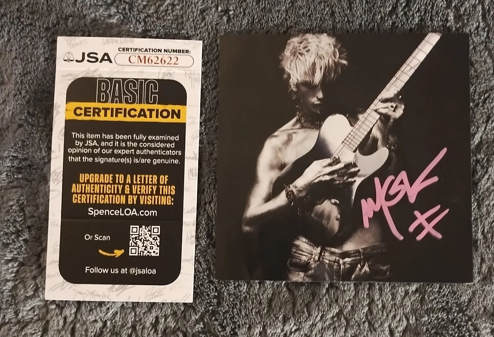 MACHINE GUN KELLY SIGNED MAINSTREAM SELLOUT CD GUITAR PHOTO LOST AMERICANA MGK, изображение 3
