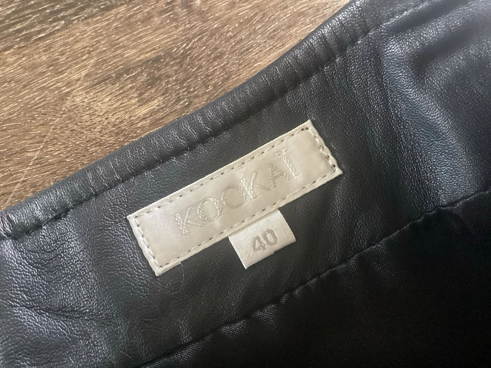 EASTENDERS Charlie Brooks JANINE Original Screen Worn Leatherette Skirt w/ COA, изображение 3