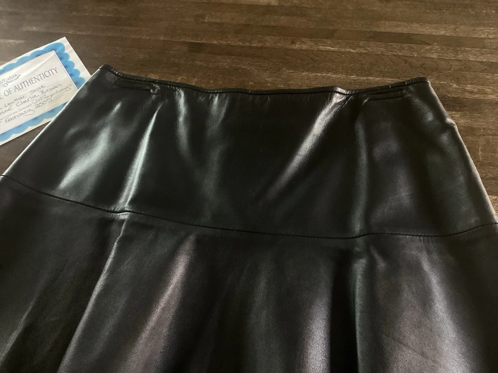 EASTENDERS Charlie Brooks JANINE Original Screen Worn Leatherette Skirt w/ COA, изображение 5