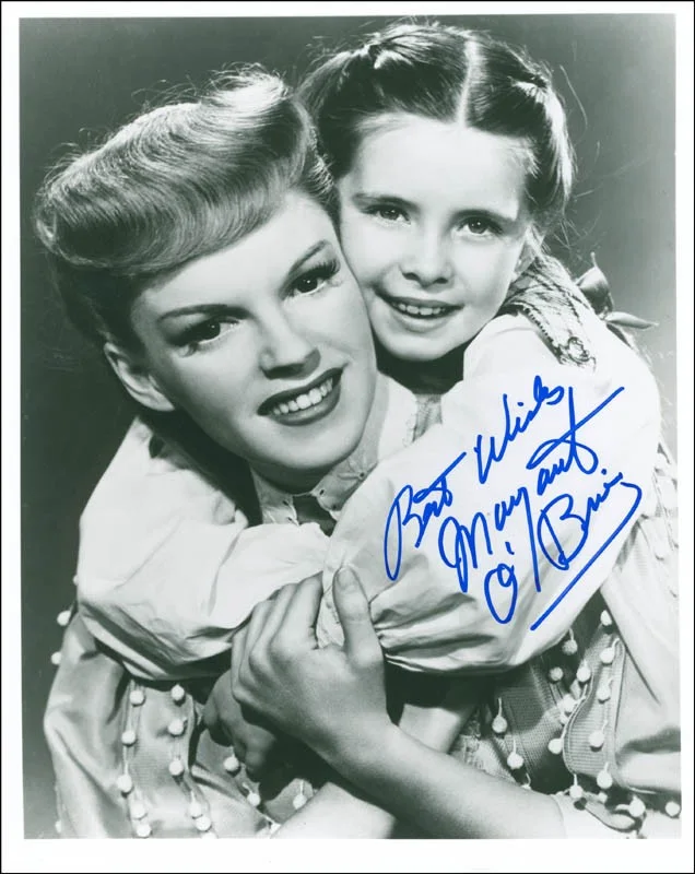 Margaret O'brien — MARGARET O'BRIEN - AUTOGRAPHED SIGNED PHOTOGRAPH