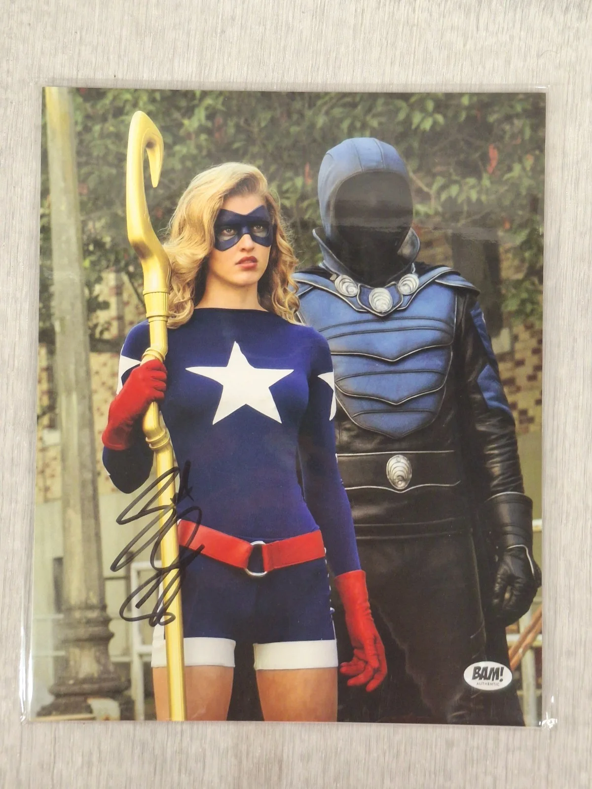 SARAH GREY — Sarah Grey Signed 8x10 Photo Bam Box COA Stargirl DC Legends Of Tomorrow
