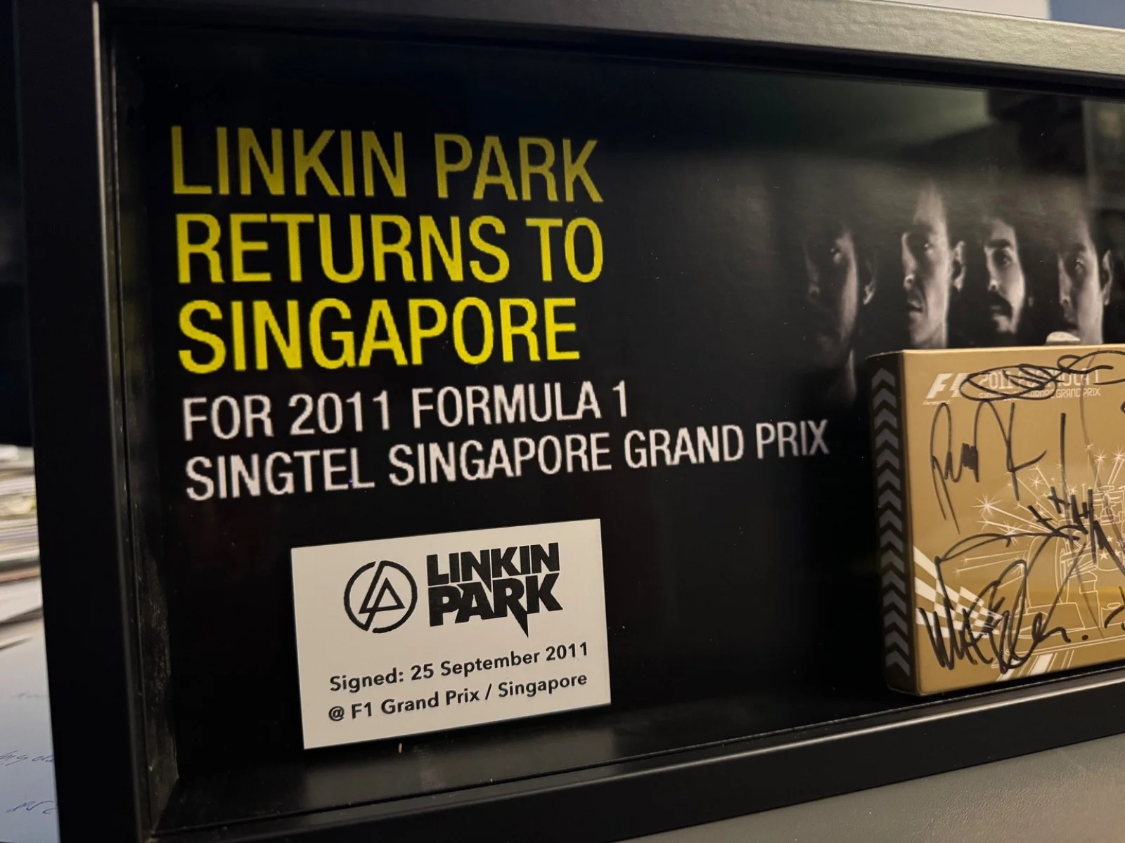 Linkin Park SIGNED 2011 Ticket Box F1 Grand Prix ONE-OF-A-KIND Autograph BECKETT, изображение 2