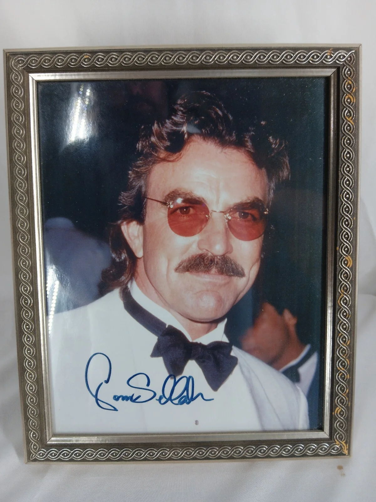 Tom Selleck — Tom Selleck 8x10 signed certificate of authenticity picture Magnum PI, изображение 2