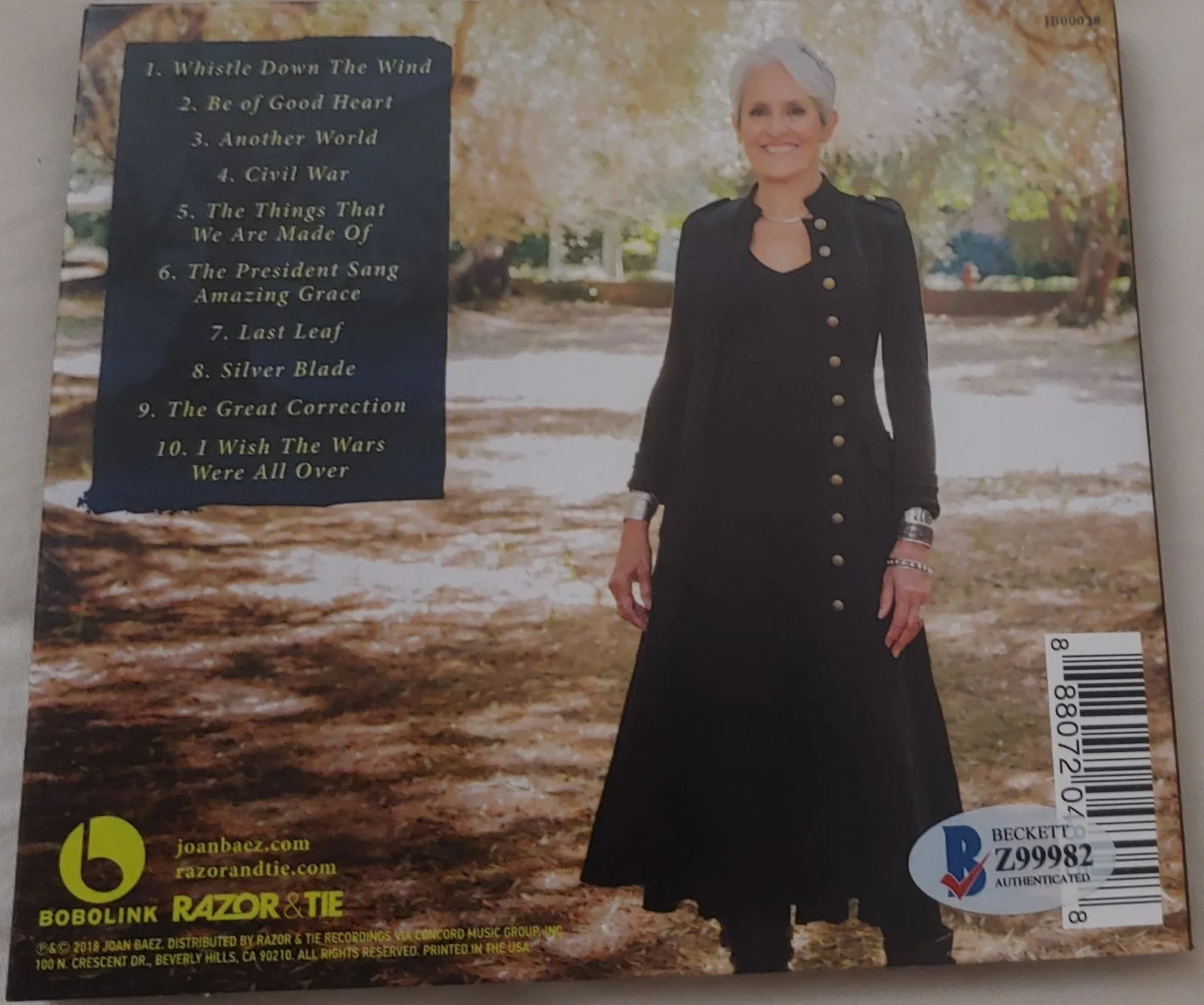 JOAN BAEZ signed WHISTLE DOWN THE WIND CD COVER Beckett Coa album, изображение 2
