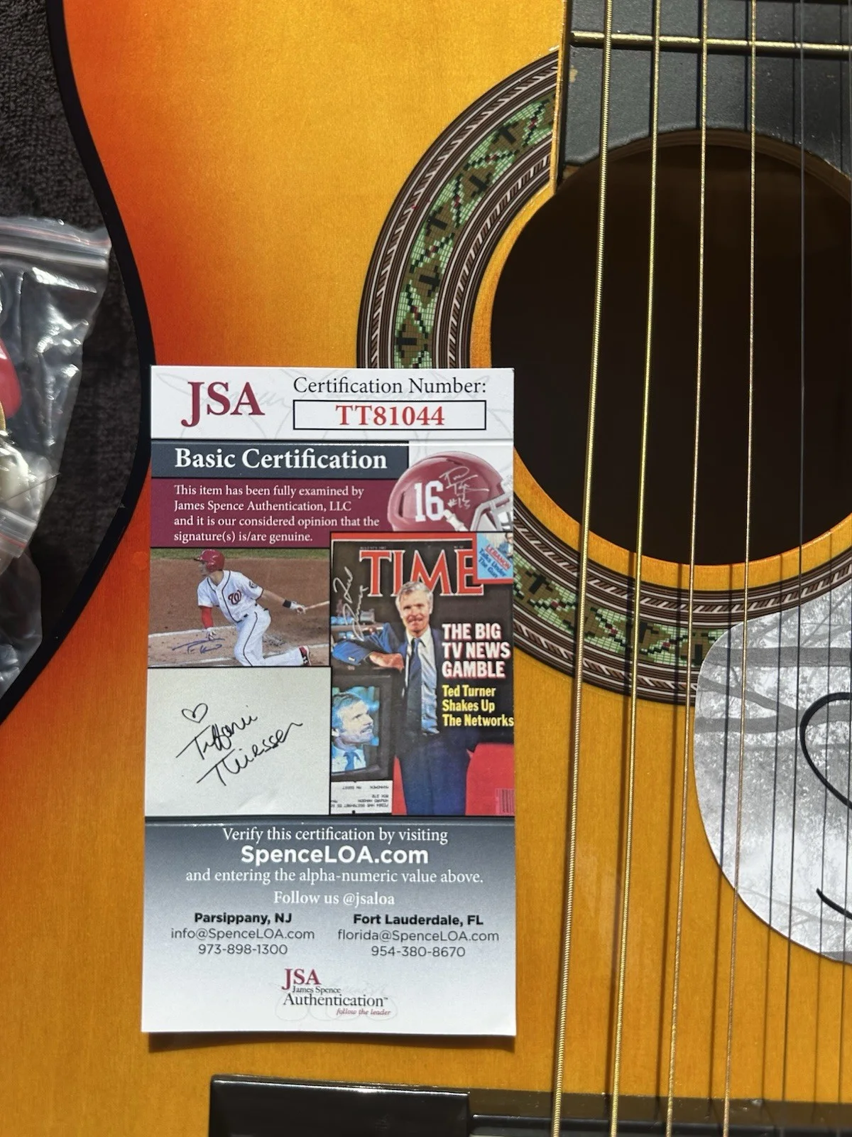 🚨TAYLOR SWIFT Signed FULL SIZE Acoustic Guitar Country Red Orange JSA CERT 🎁❤️, изображение 2