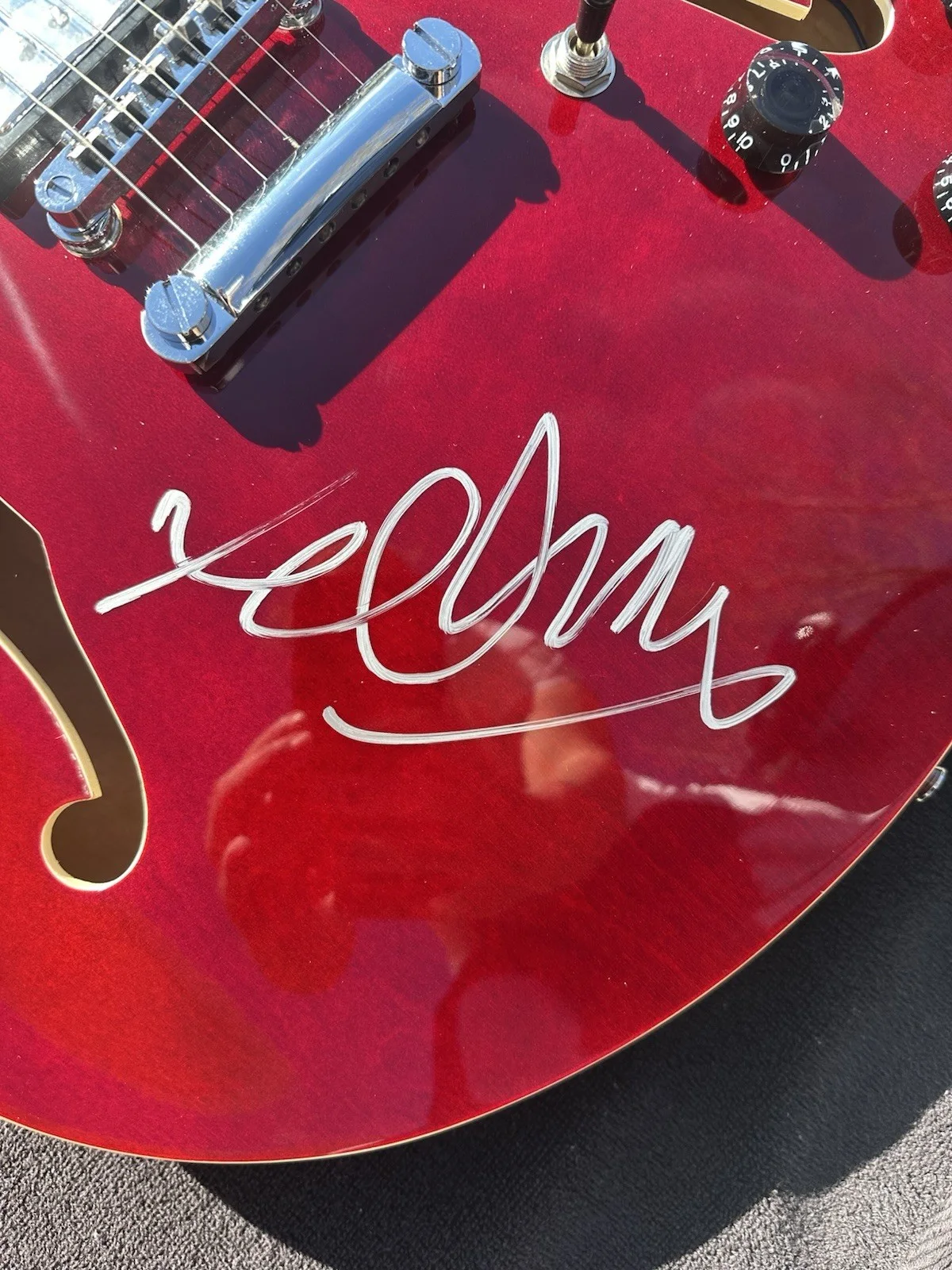 MICHAEL J FOX — MICHAEL J FOX SIGNED BACK TO THE FUTURE EPIPHONE GUITAR 335 Celebrity Authentics, image 3