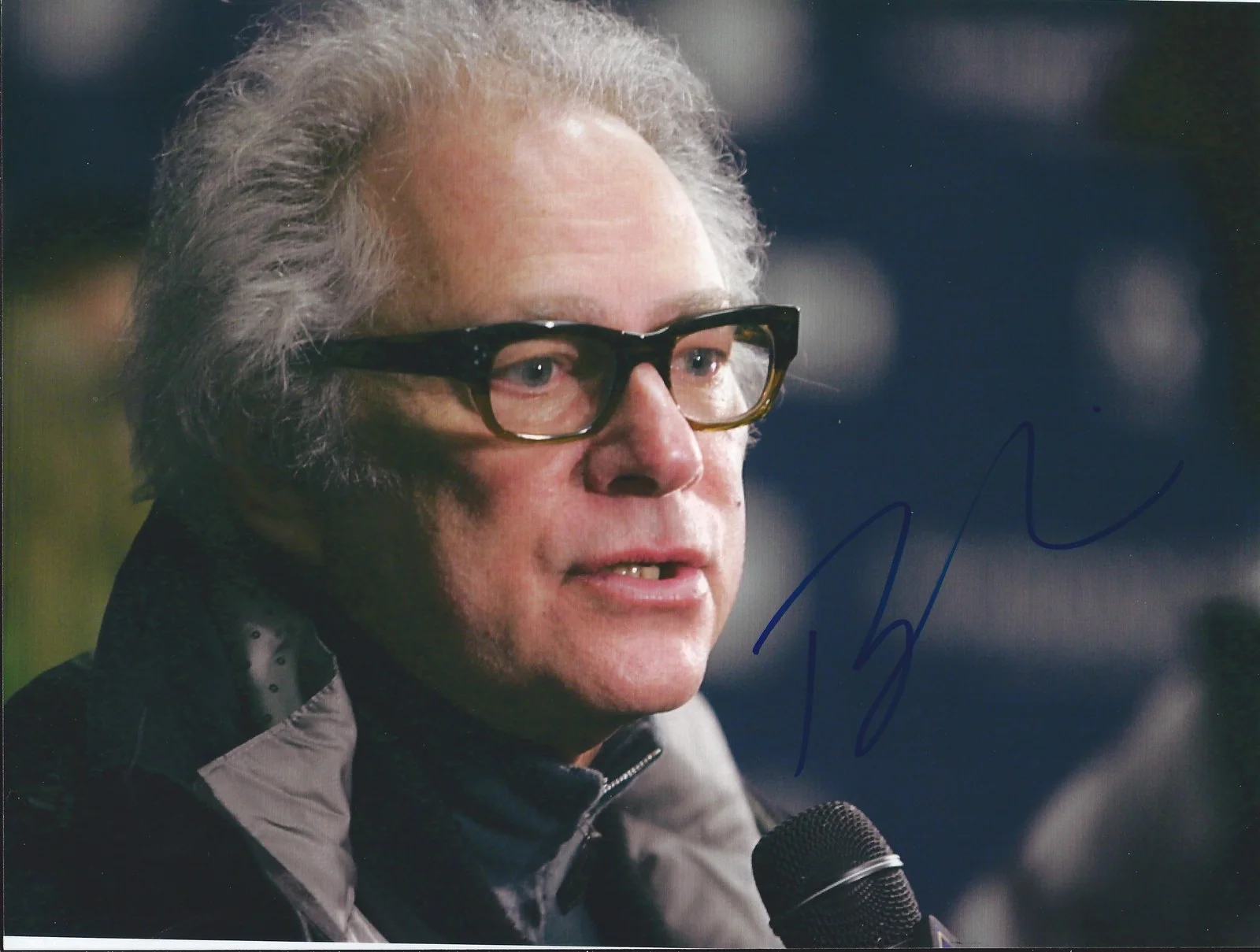 barry levinson — Director Barry Levinson signed 8x10 photo inn person. Exact photo proof