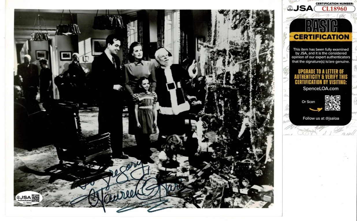 MAUREEN O'HARA — MAUREEN O'HARA SIGNED 8X10 PHOTO "MIRACLE ON 34th STREET" JSA COA
