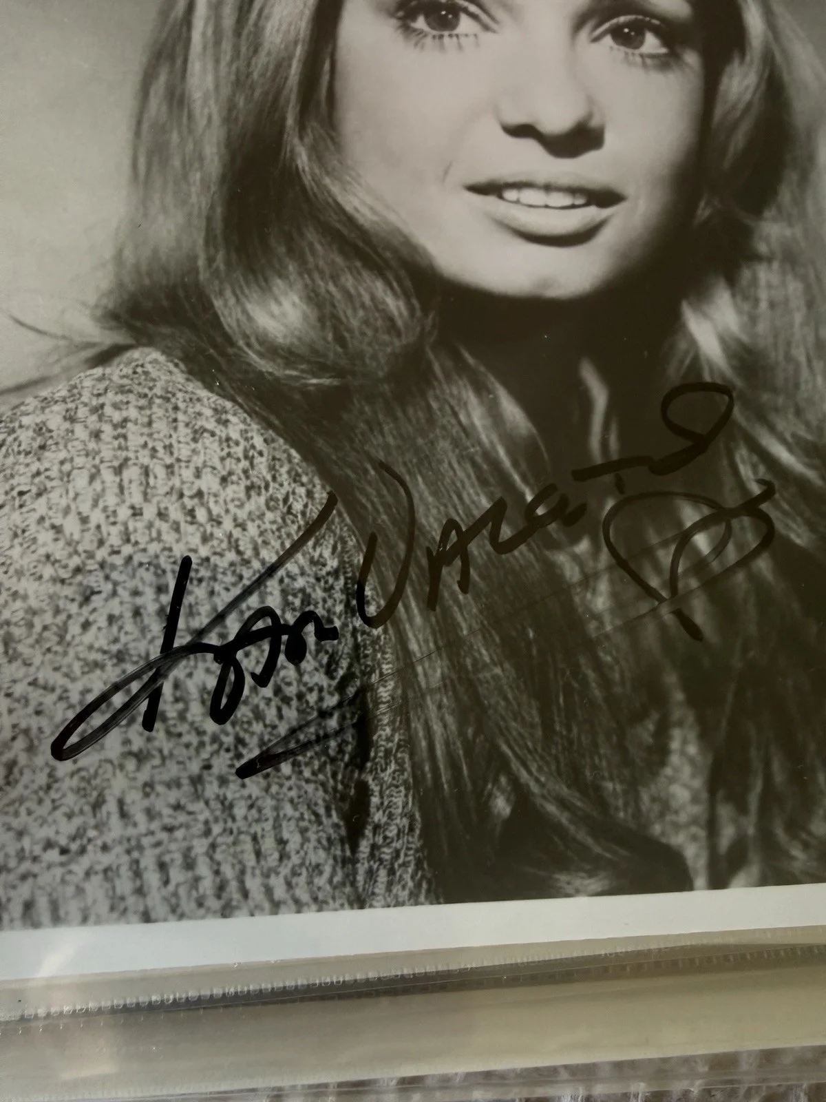 Karen Valentine — Karen Valentine Signed 8x10 B&W Autograph, image 2