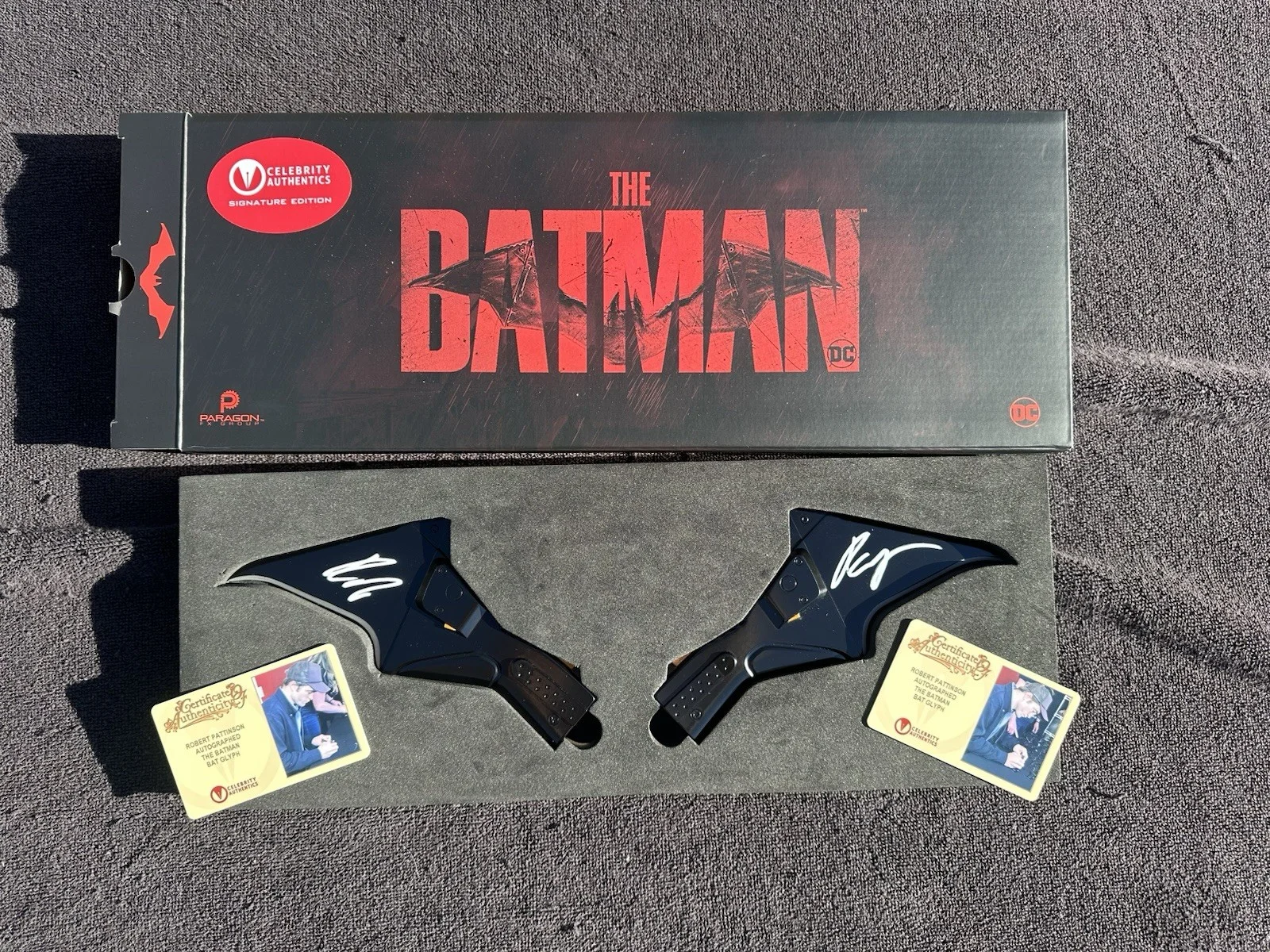 Robert Pattinson — Robert Pattinson Autographed Factory Entertainment 2022 The Batman Batarang, image 2