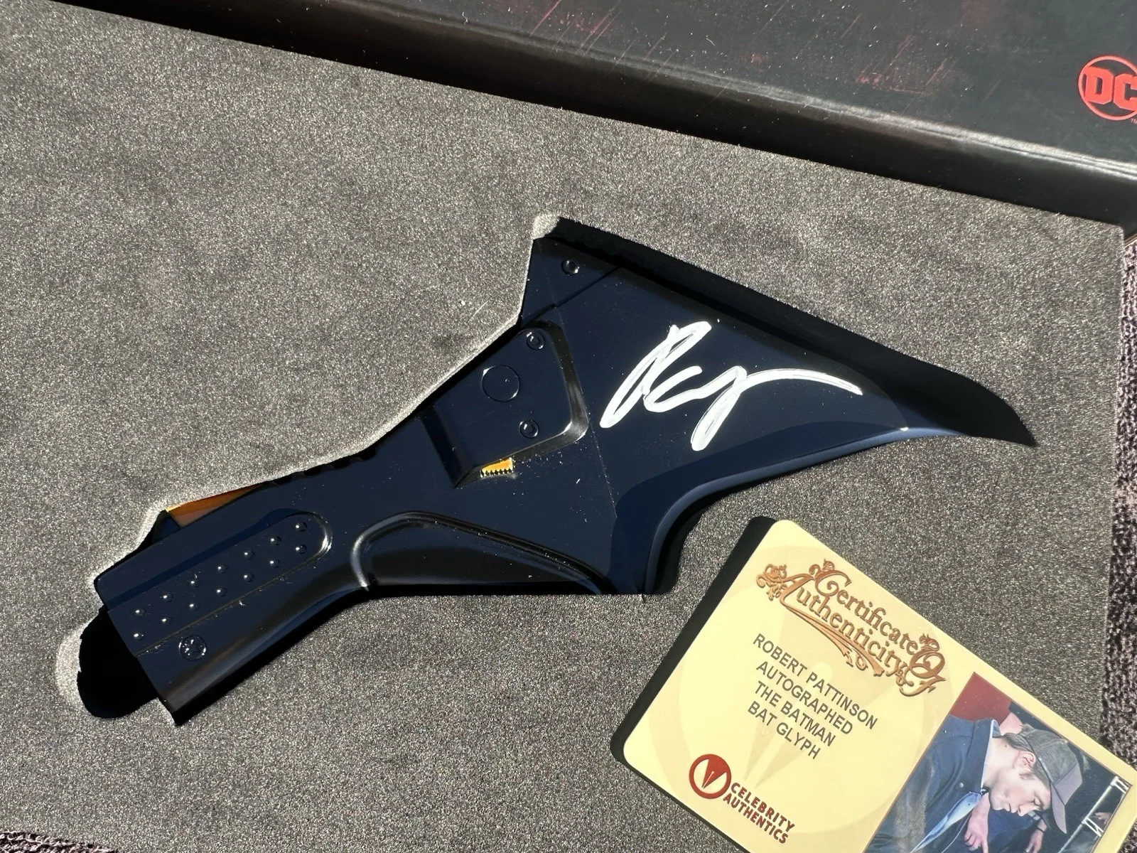 Robert Pattinson — Robert Pattinson Autographed Factory Entertainment 2022 The Batman Batarang, image 5