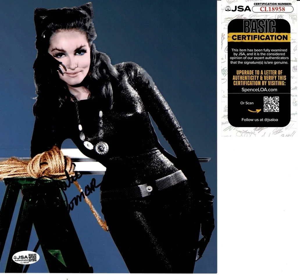 JULIE NEWMAR — JULIE NEWMAR VERY SEXY SIGNED 8X10 PHOTO #8 "CATWOMAN, BATMAN" JSA COA