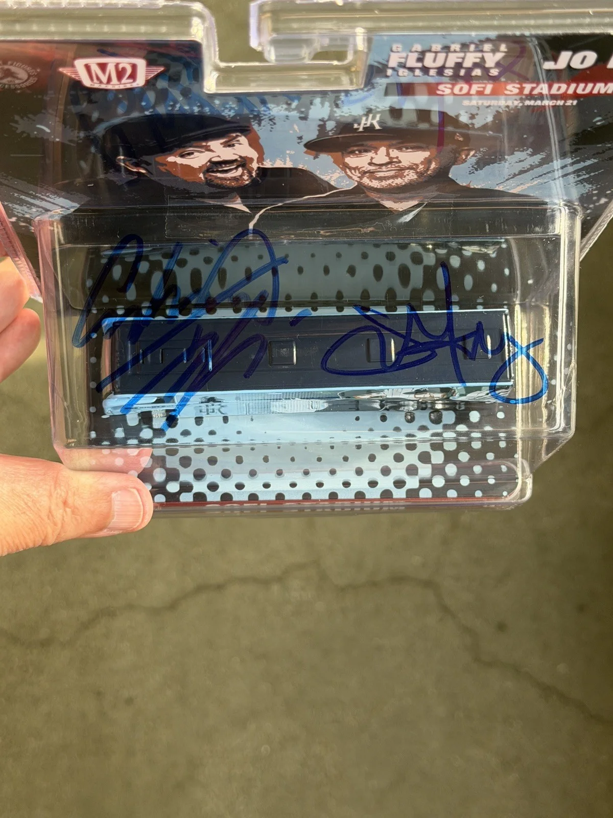 2026 Jo koy Gabriel Iglesias Fluffy Signed Sofi Stadium Exclusive Die-cast Bus, изображение 4