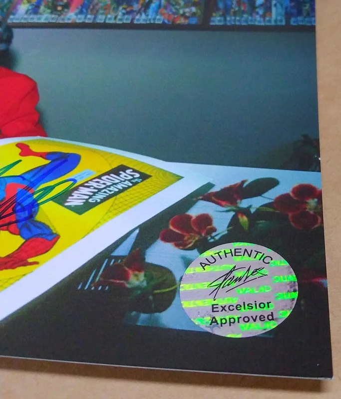 Stan Lee — Stan Lee Authentic Autographed 1978 Photo Excelsior Approved Hologram Spiderman, image 2