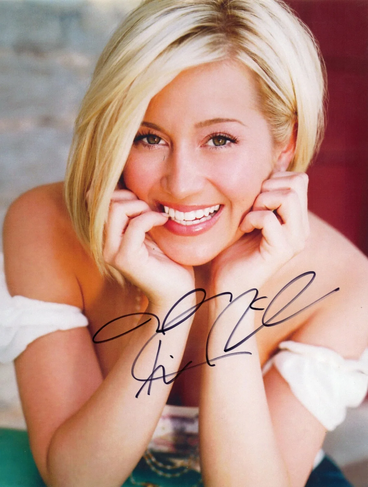 Kellie Pickler — Kellie Pickler Autographed 8x10 Glossy Color Photo w/ COA
