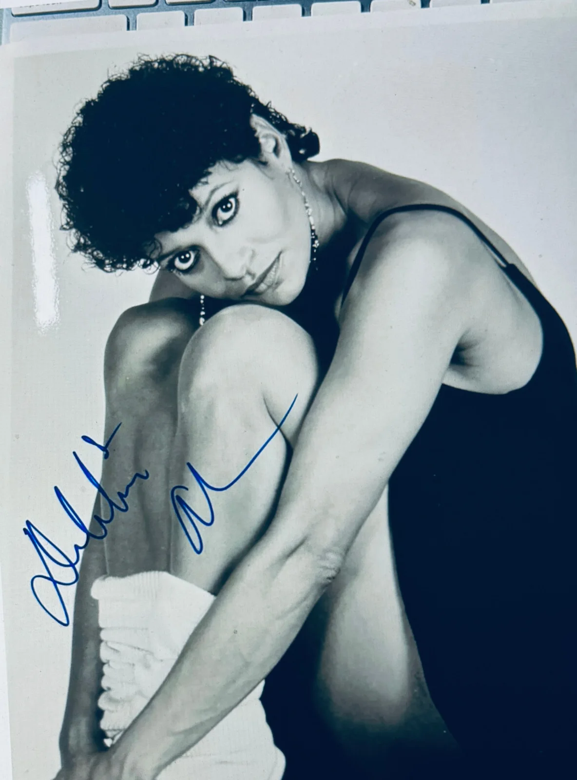 Debbie Allen — DEBBIE ALLEN SIGNED FAME •'GREY'S ANATOMY' 8x10• Todd Mueller Autographs COA