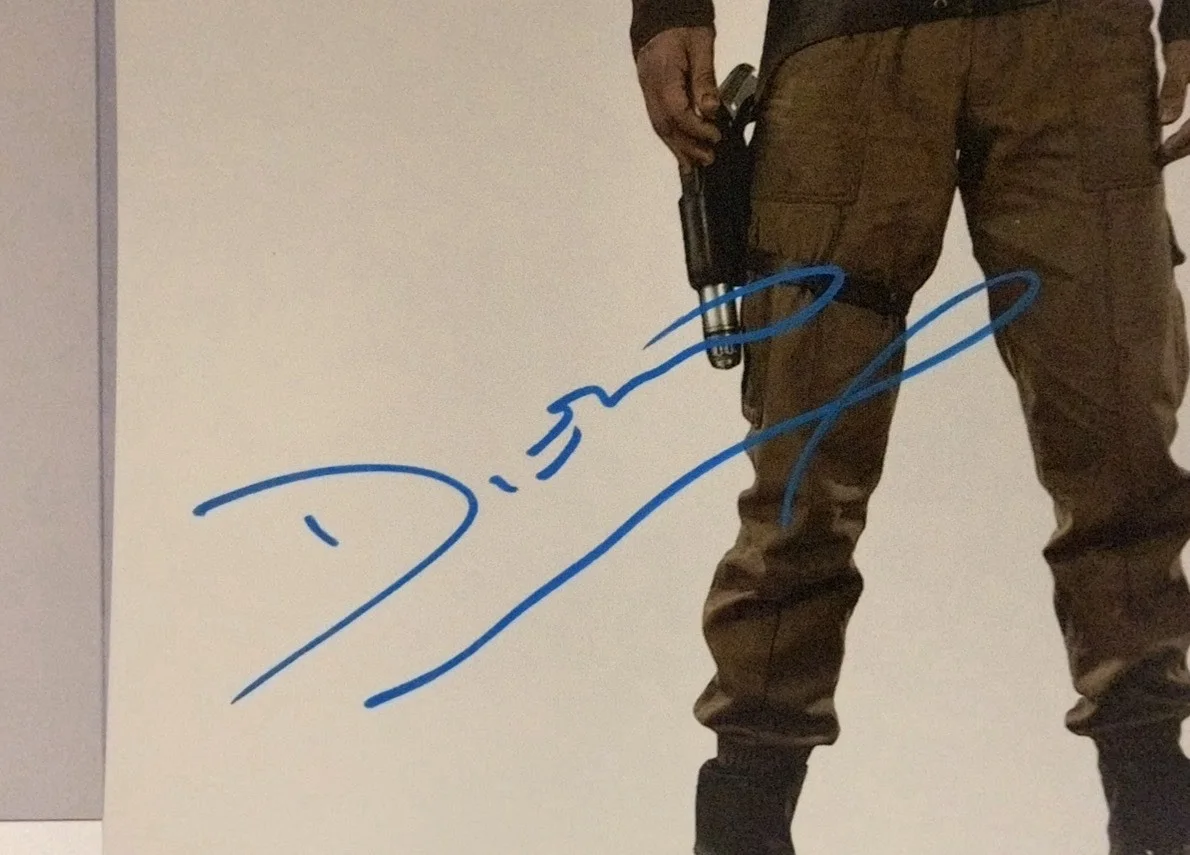 DIEGO LUNA — DIEGO LUNA Signed "STAR WARS ANDOR" 8x10 Photo JSA/COA (Damaged Photo), изображение 2