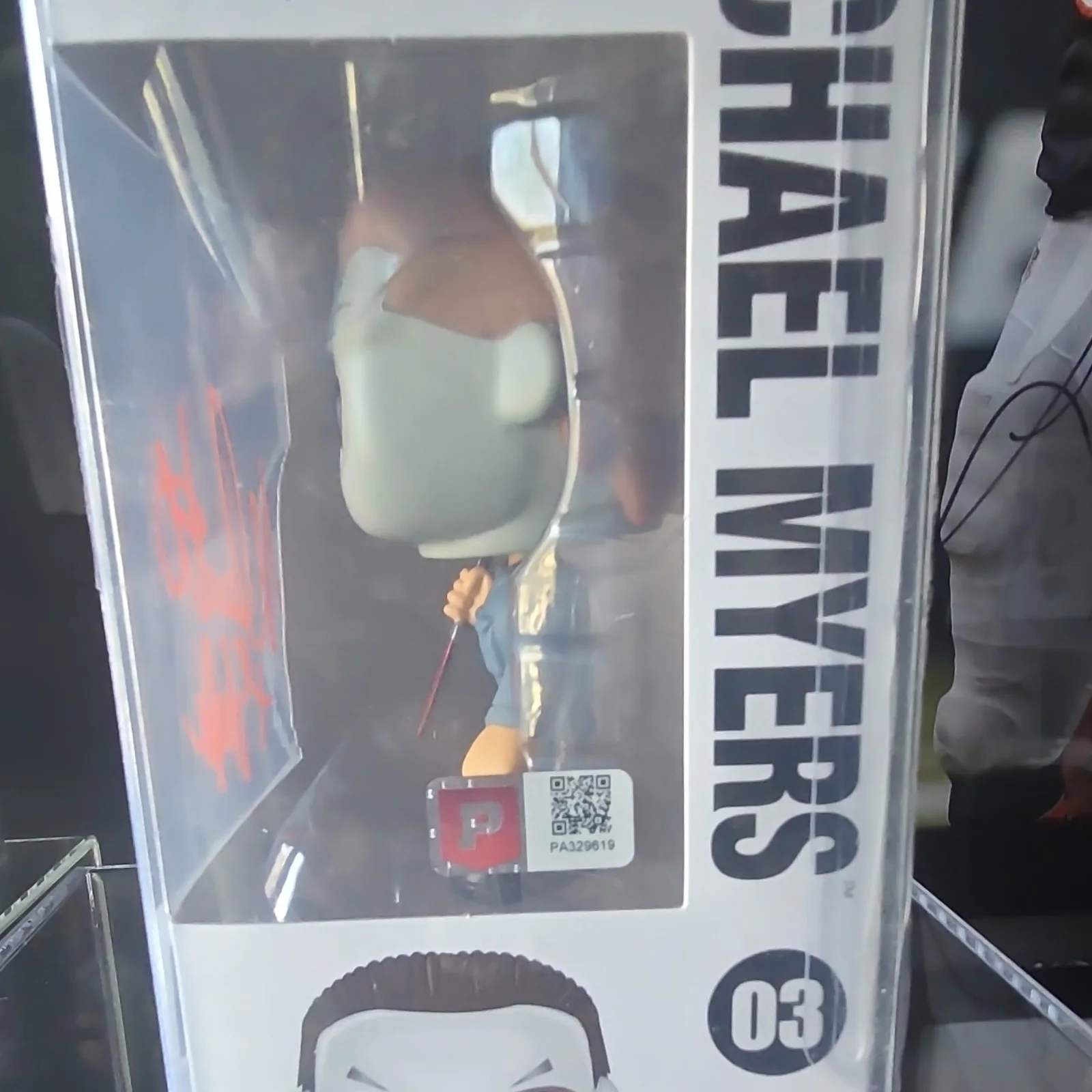 Signature visible, name not clear — Funko Pop! Michael Myers Signed Figure Halloween Autograph PA329619, изображение 2