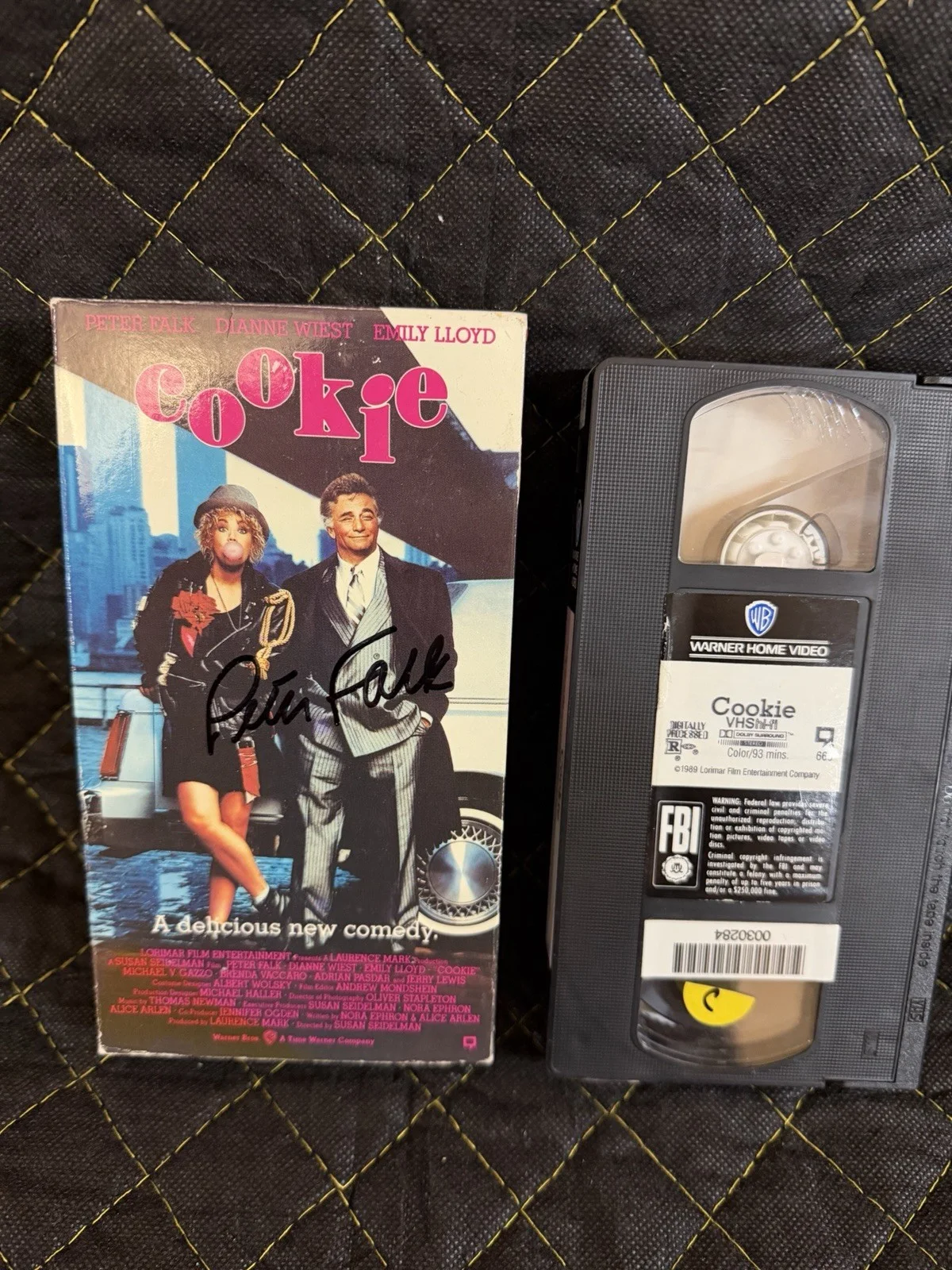 Peter Falk — Peter Falk in person signed COOKIE VHS Autograph, Located in Canada, изображение 3