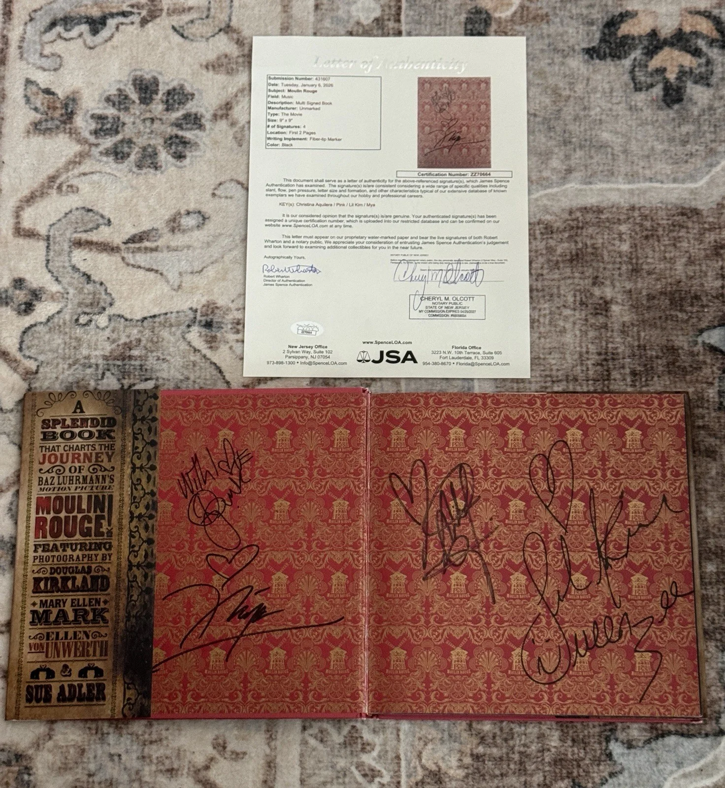 Christina Aguilera Lil Kim Pink Mya Signed Moulin Rouge Book JSA Full LOA Rare, изображение 2