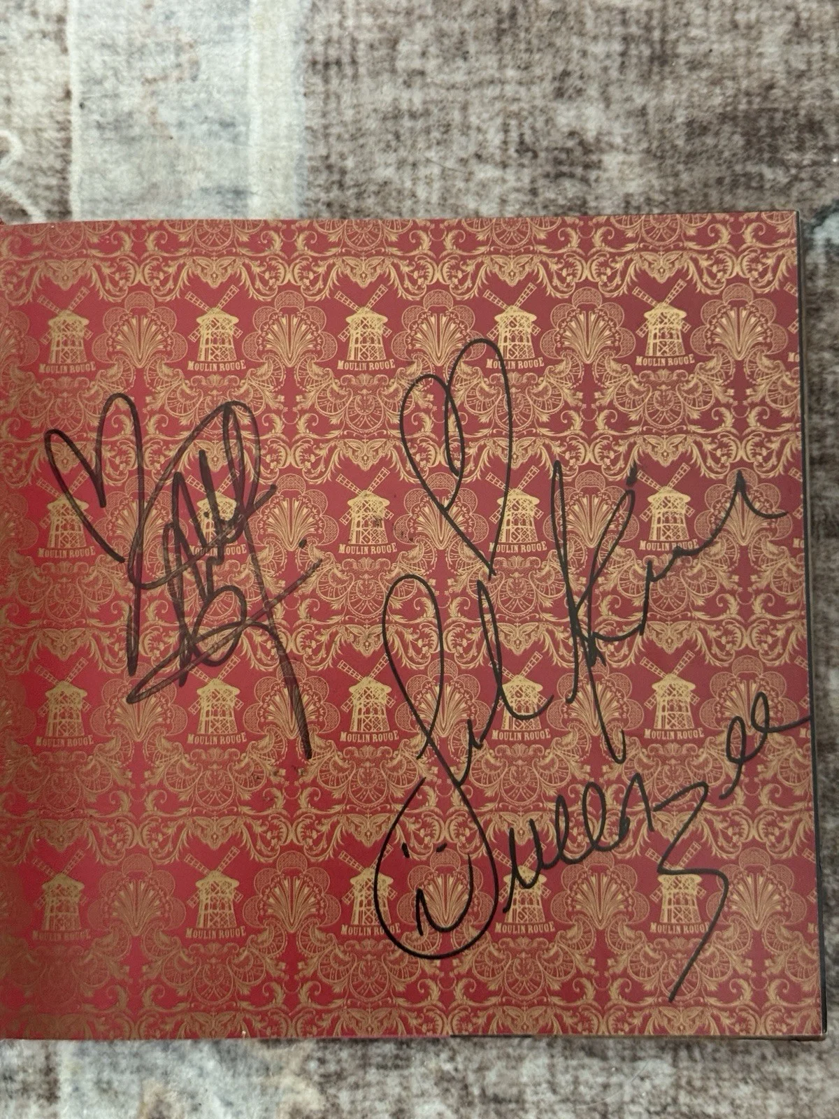 Christina Aguilera Lil Kim Pink Mya Signed Moulin Rouge Book JSA Full LOA Rare, изображение 5