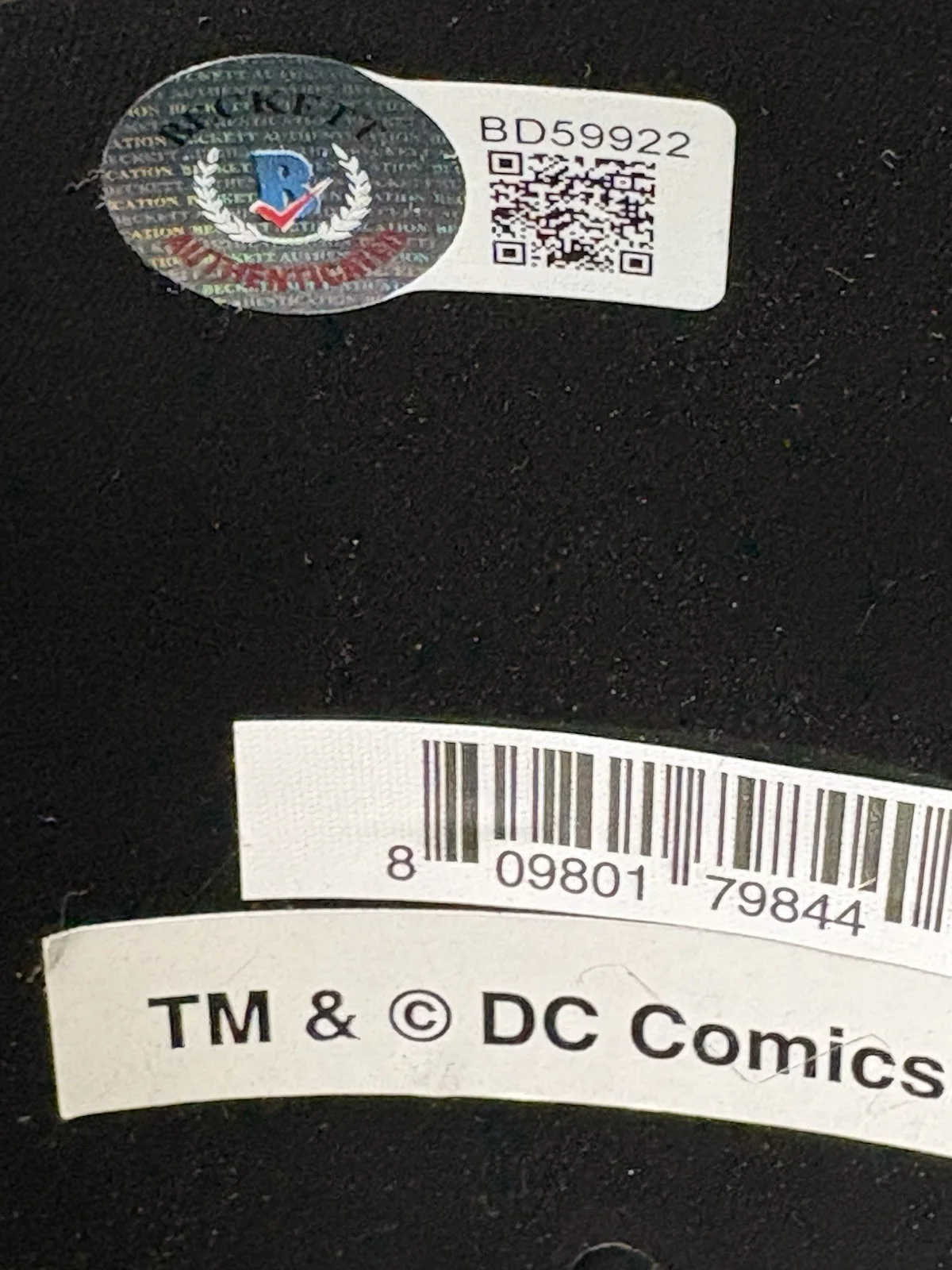 Christian Bale — Christian Bale Signed Autograph The Dark Knight Batman MASK DC Prop Beckett BAS, изображение 3