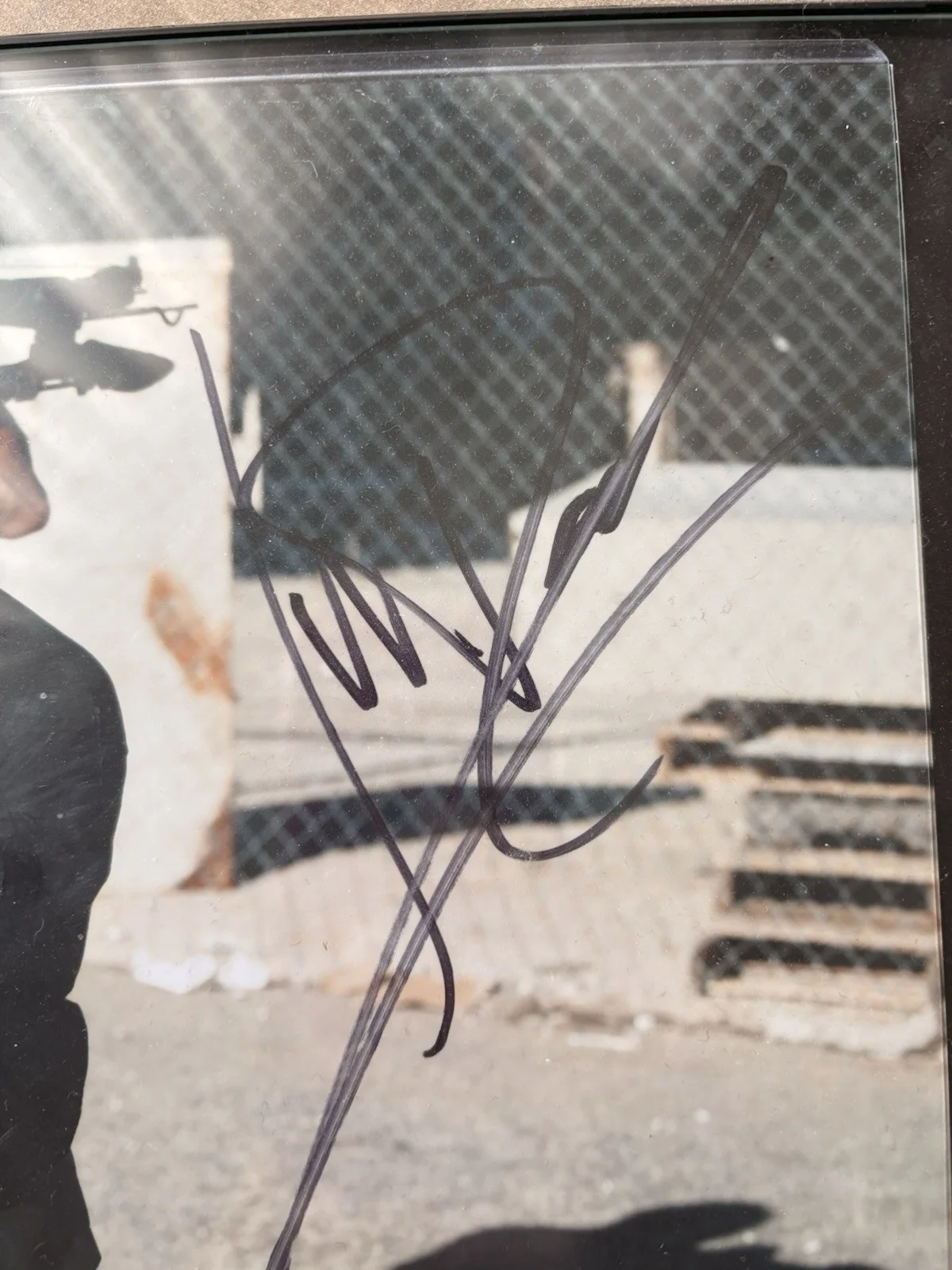 Michael Rooker 'the Walking Dead' Merle Dixon Signed and framed 8x10, image 2